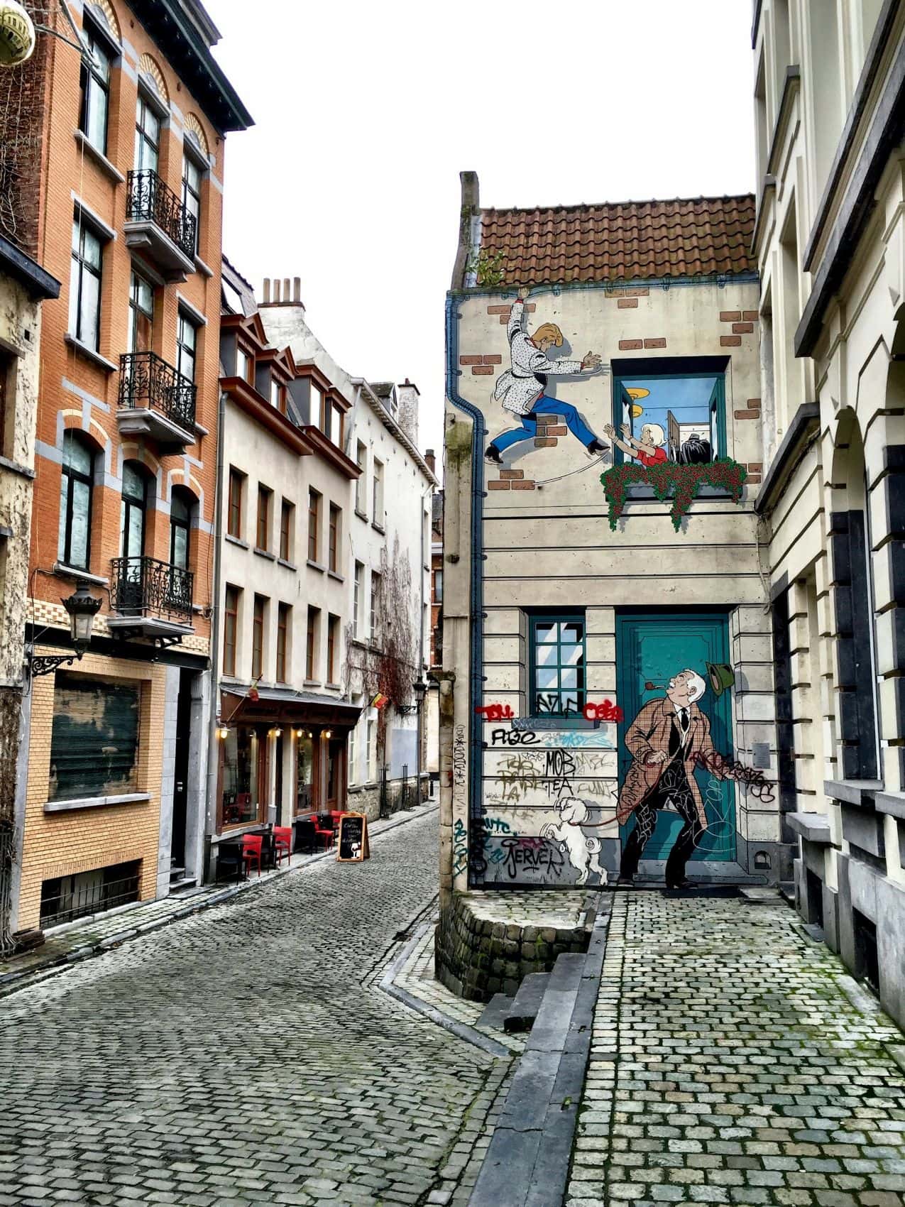 Comics an Häuserwand in der Bijstandstraat in Brüssel 