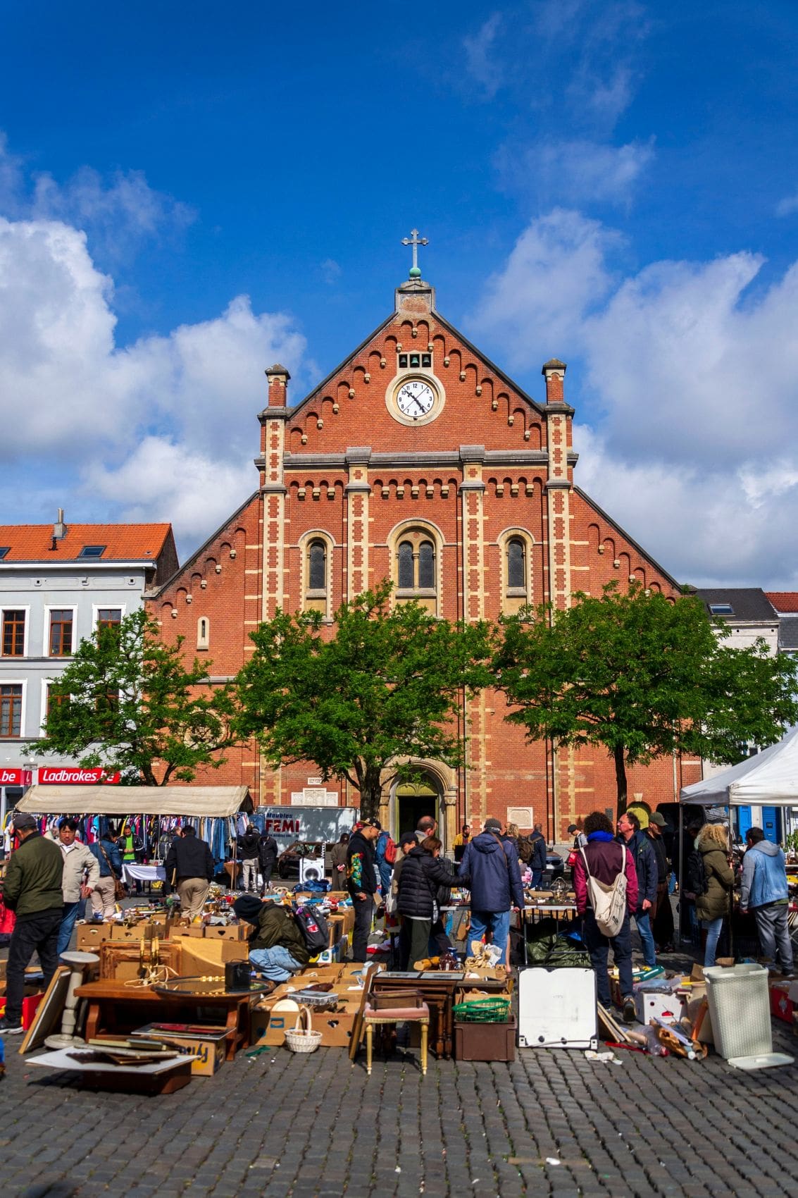 Flohmarkt am Place du Jeu de Balle in Brüssel 