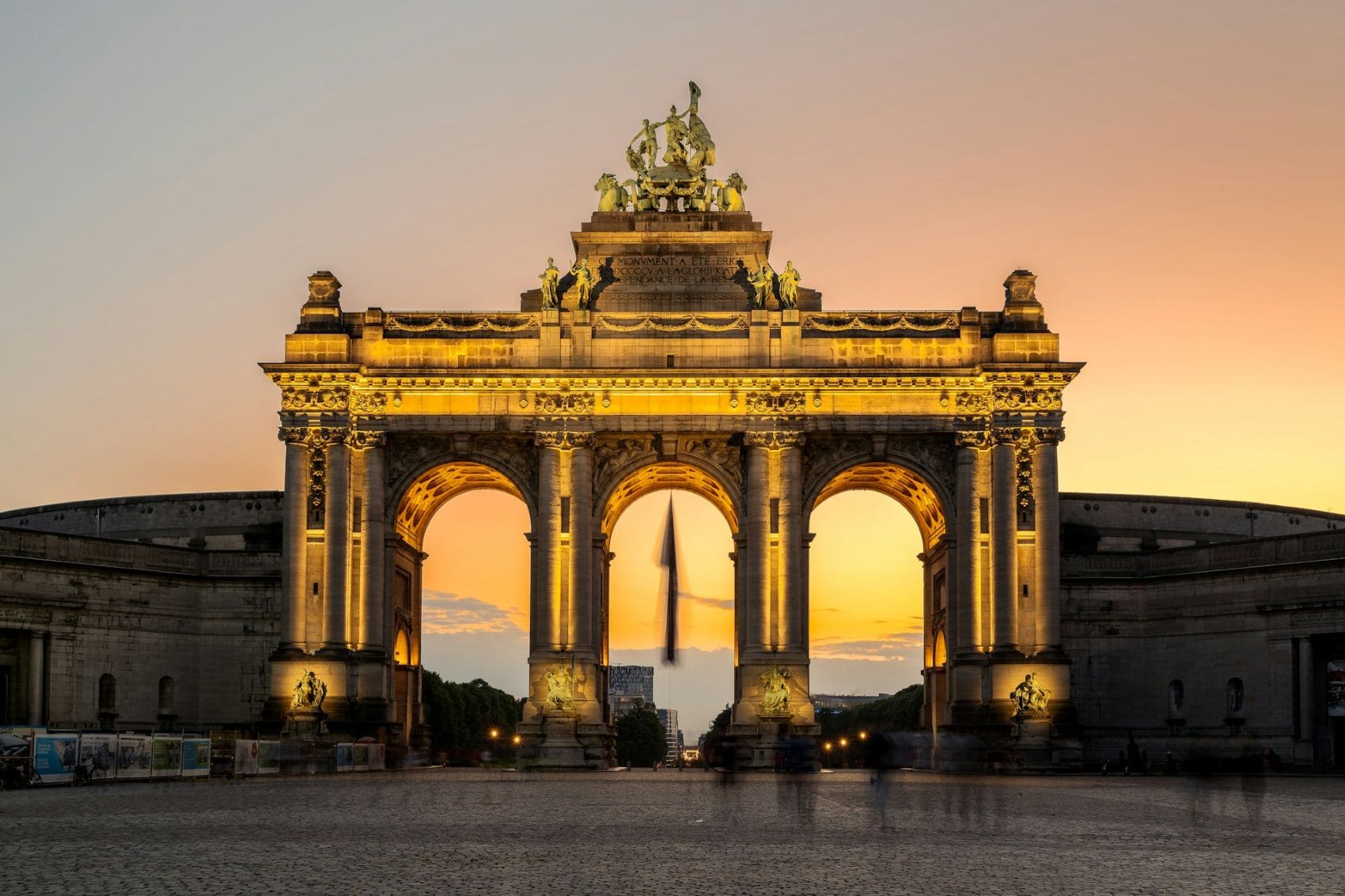 Triumphbogen im Jubelpark (Parc du Cinquantenaire) in Brüssel 