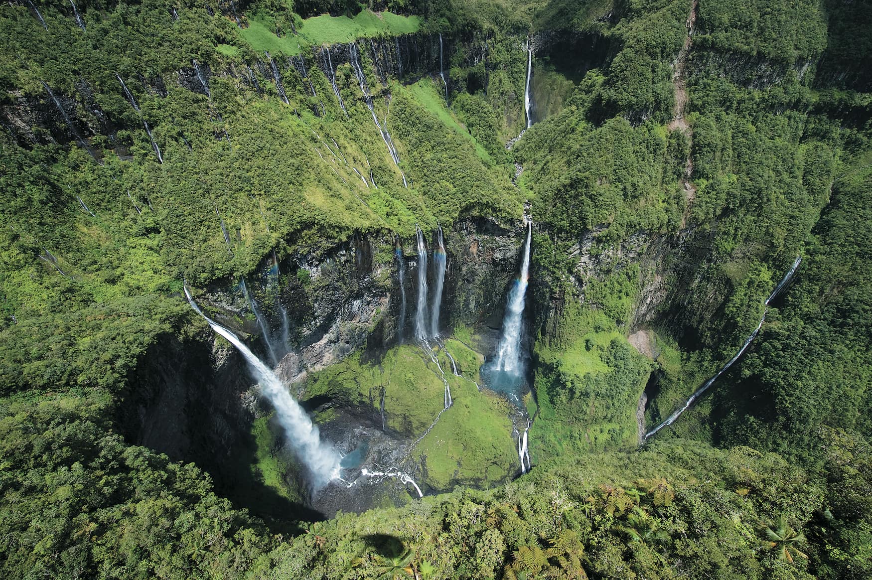 Coole Aktivitäten auf La Réunion wie etwa Canyoning über die Wasserfälle