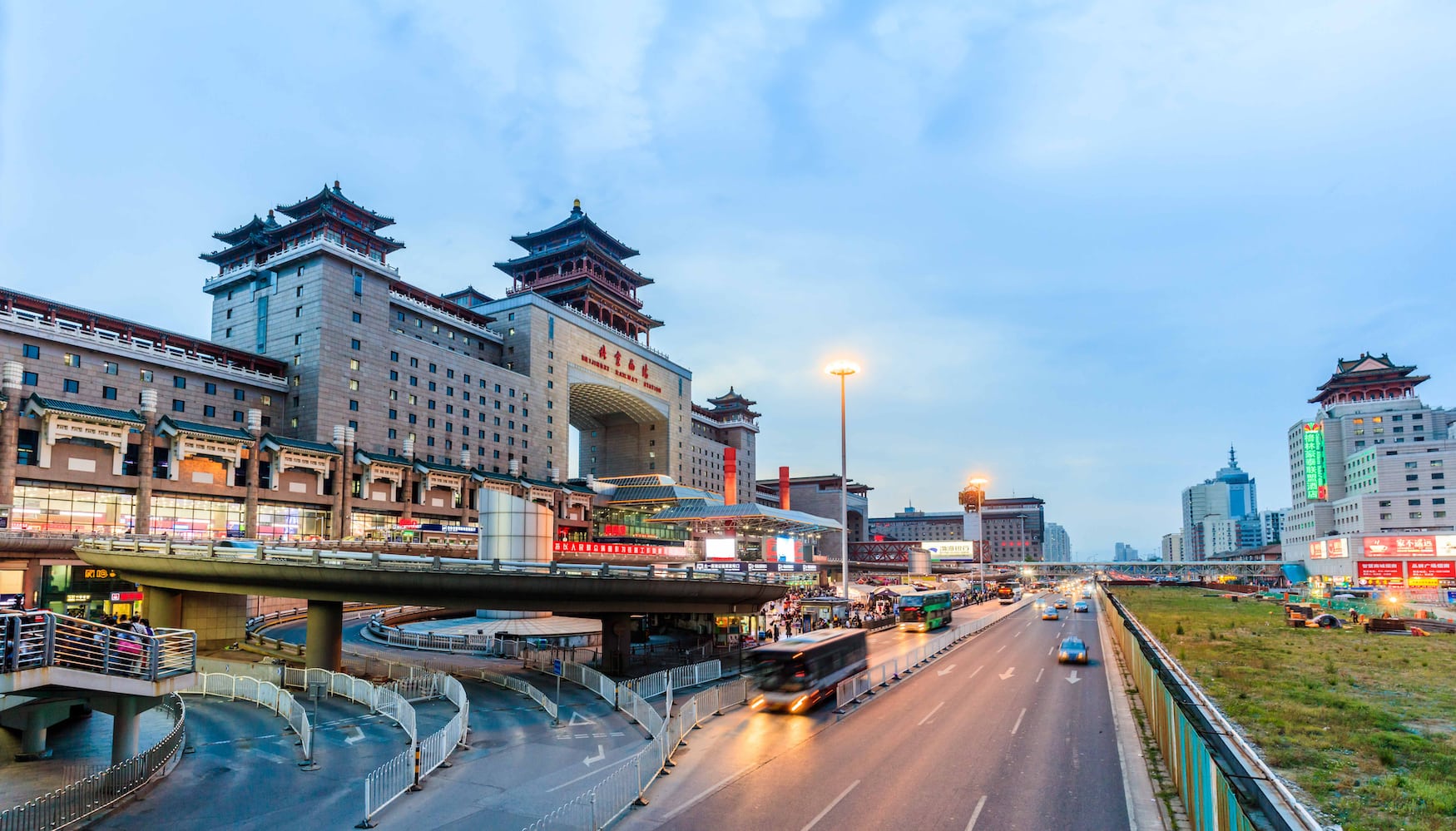 Westbahnhof in Peking bei Nacht
