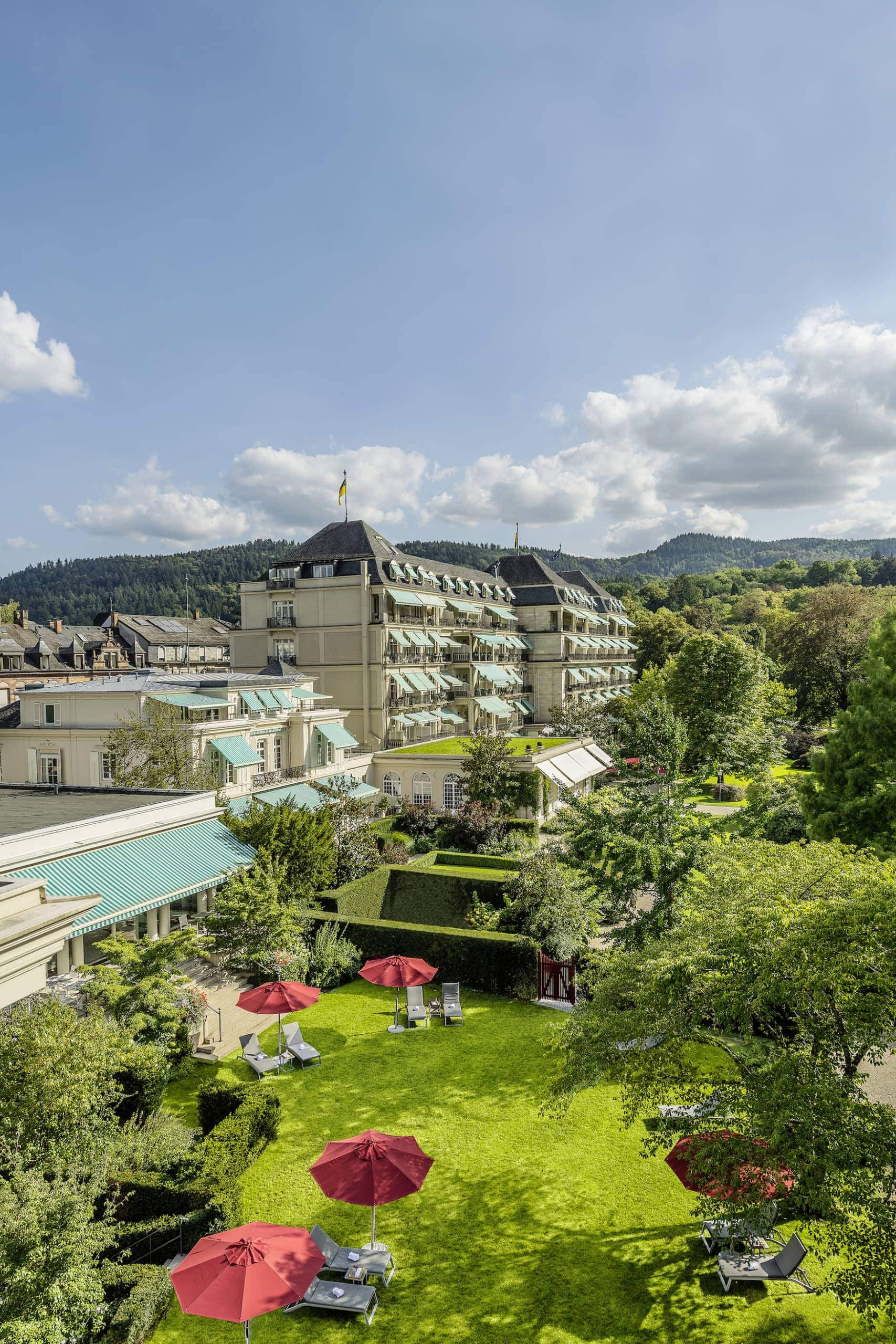 Außenfassade des Brenners Park-Hotel & Spa im Schwarzwald