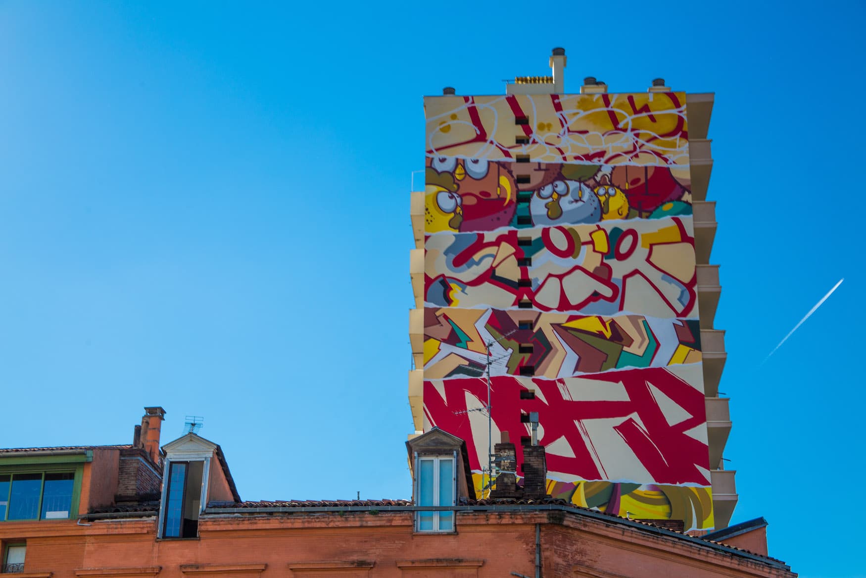 Graffiti an Hauswand des Künstlerkollektivs Truskool