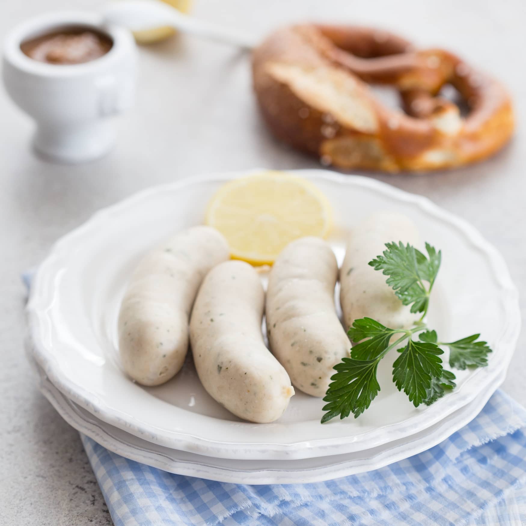 Wie isst man eigentlich eine Weißwurst richtig? Das erfahrt ihr in unseren Berchtesgadener Land Tipps