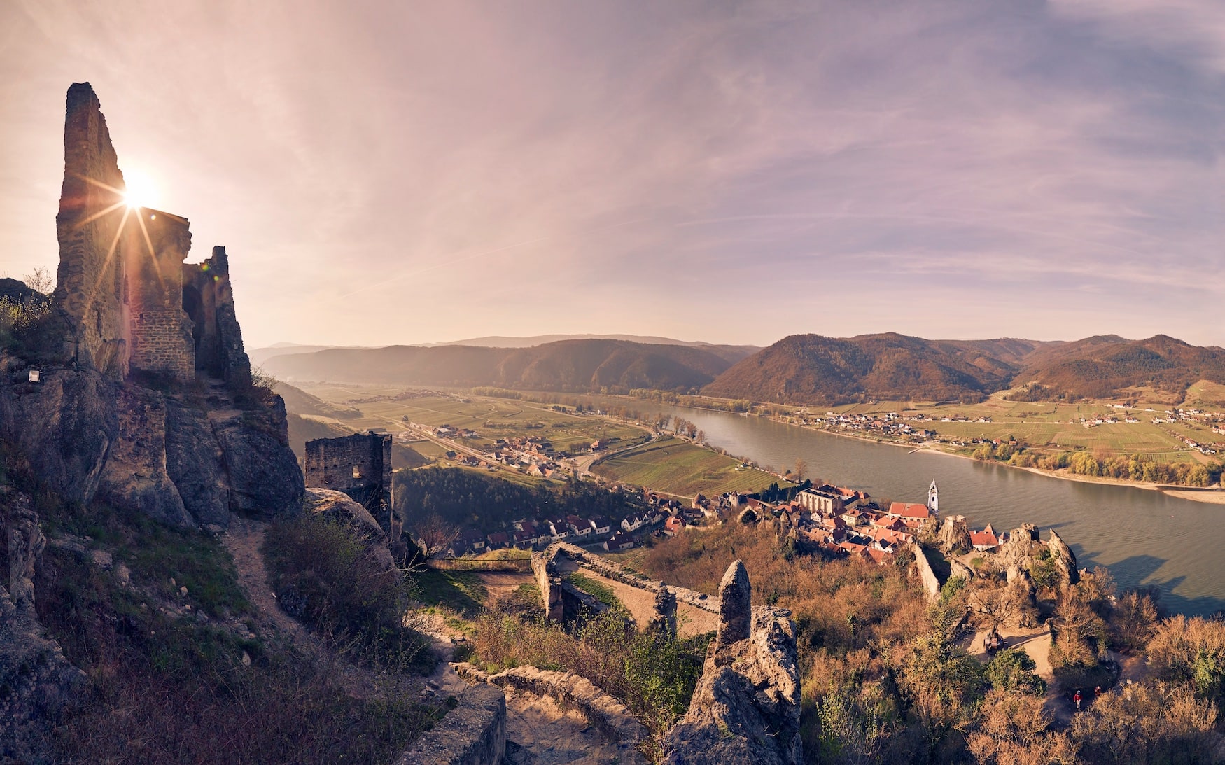 Dürnstein-Ruine bei Wachau während Sonnenuntergang
