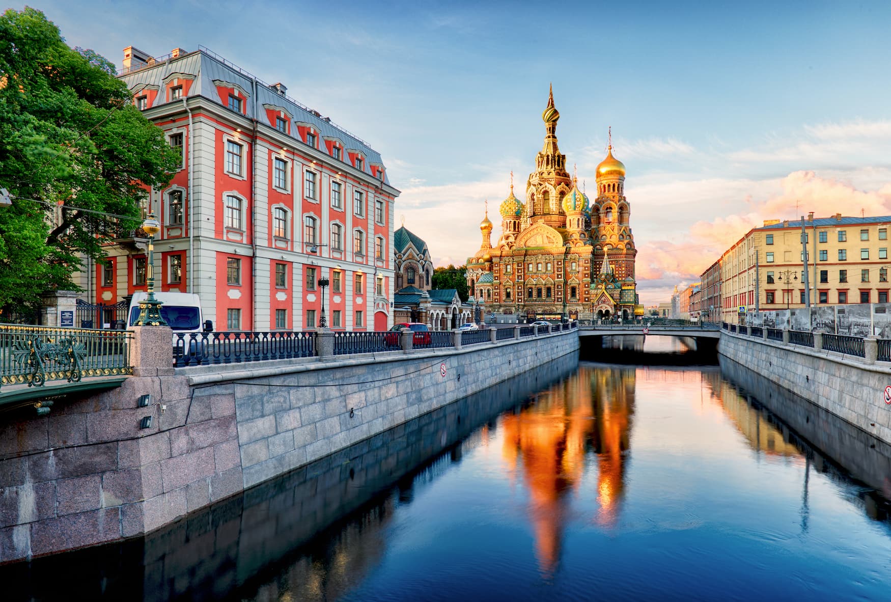 Blutskirche und Kanal in St.Petersburg