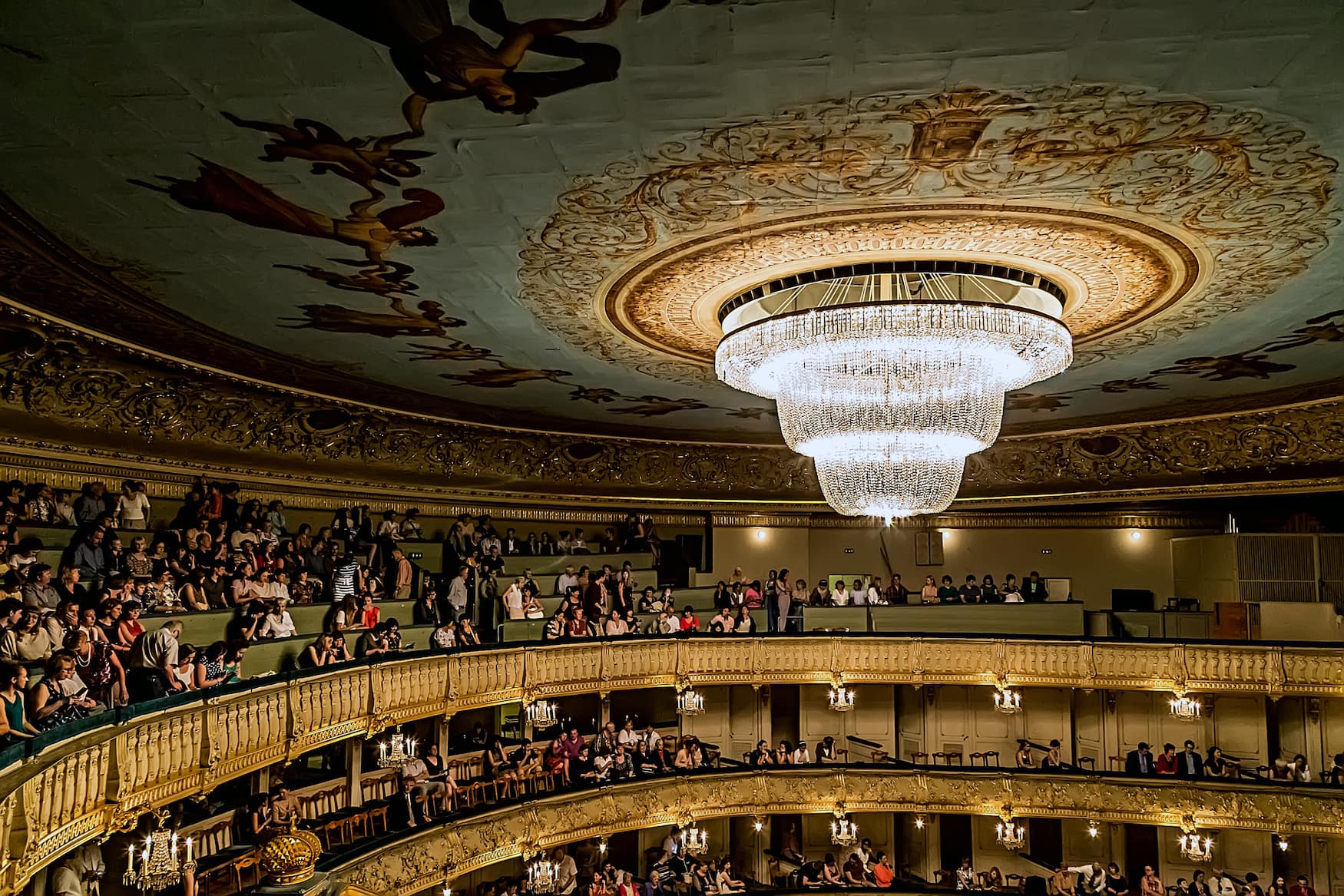 Ränge im Mariinsky Theater in St. Petersburg, einer unserer Tipps für euren Städtetrip