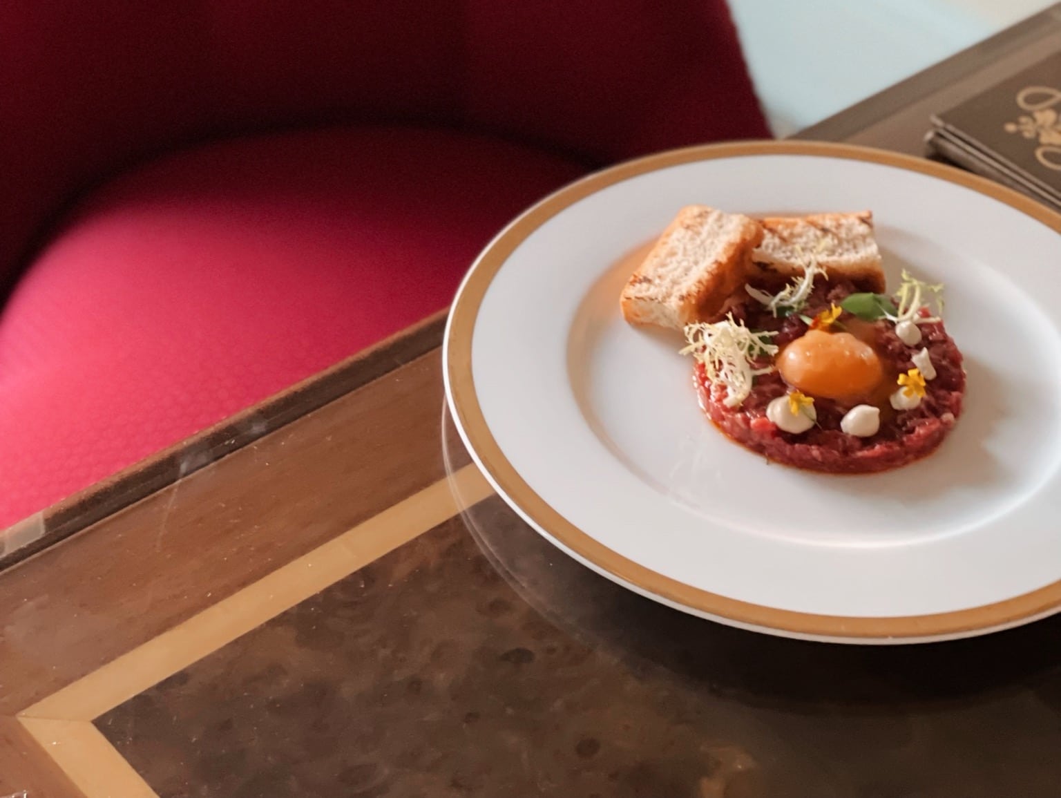 Thunfisch tartar serviert in einem Luxus-Hotel