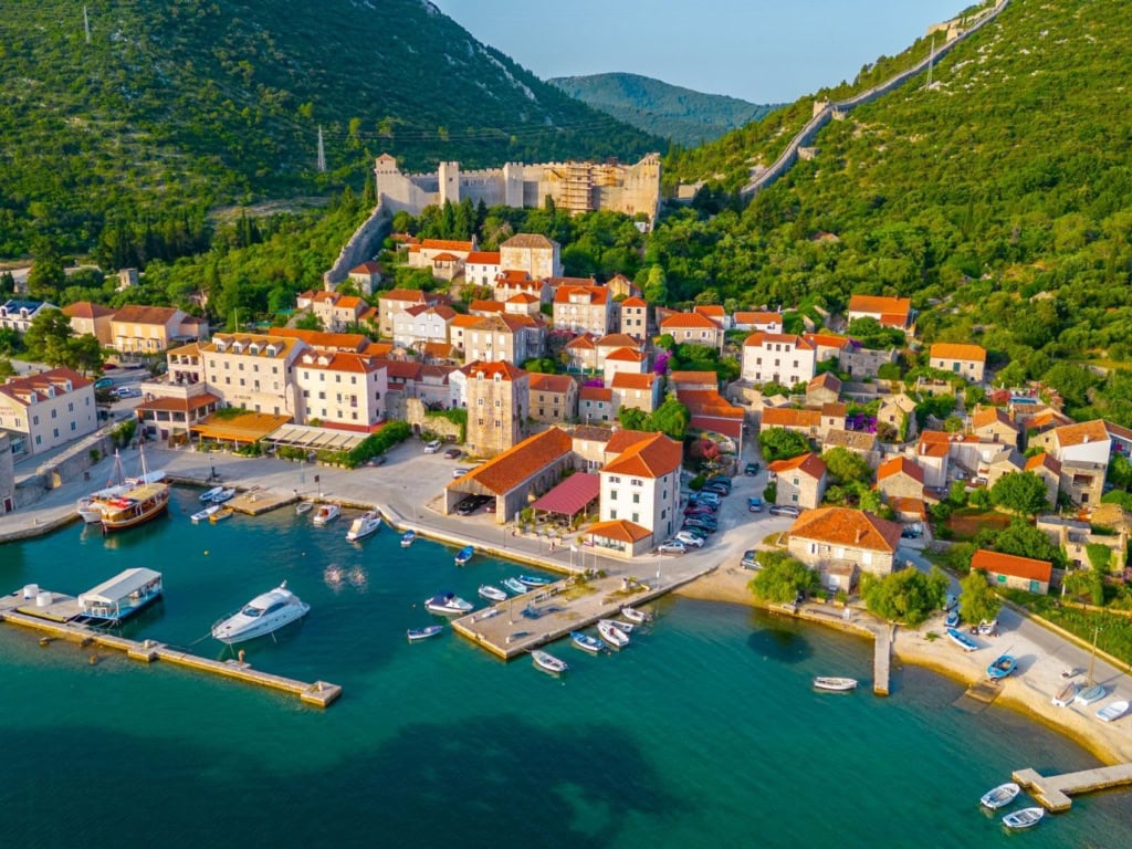 Panoramablick auf Mali Ston in Kroatien
