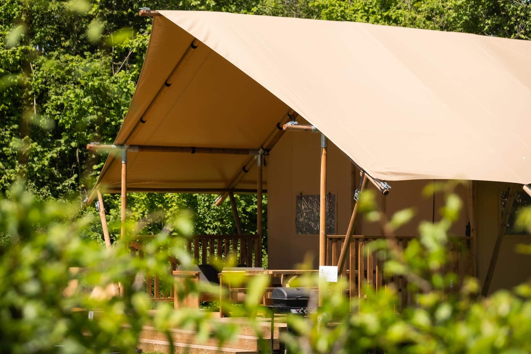 Glamping-Zelt auf einem Glamping-Resort in den Niederlanden