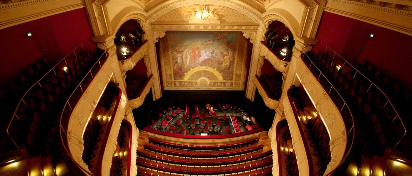 Im Großen Haus des Mecklenburgischen Staatstheaters herrscht auch heute noch herzogliches Ambiente. | Silke Winkler