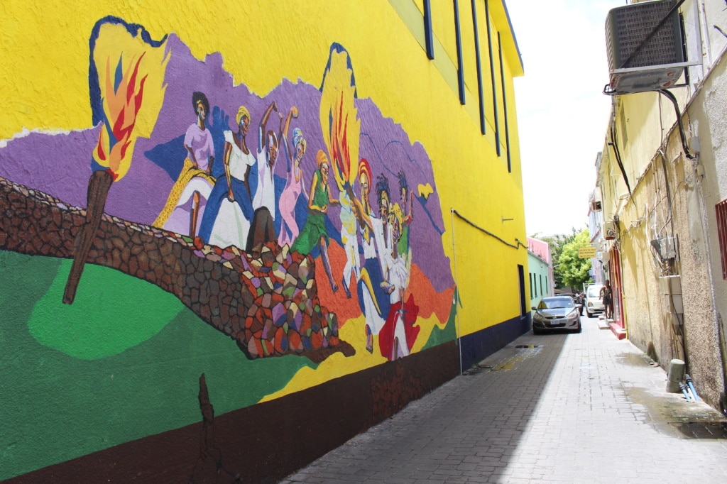 Marigot, die Hauptstadt St. Martins, hat viele bunte Streetart auf Lager.