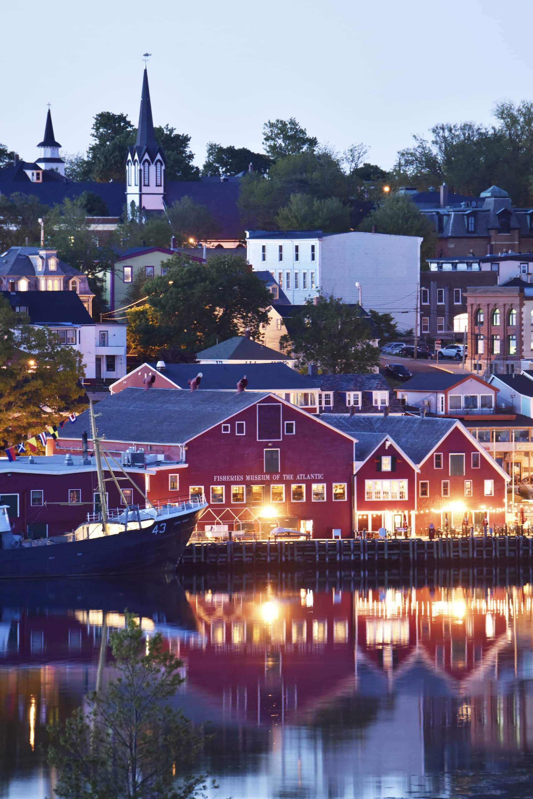 Das Städtchen Lunenburg in Nova Scotia am Abend
