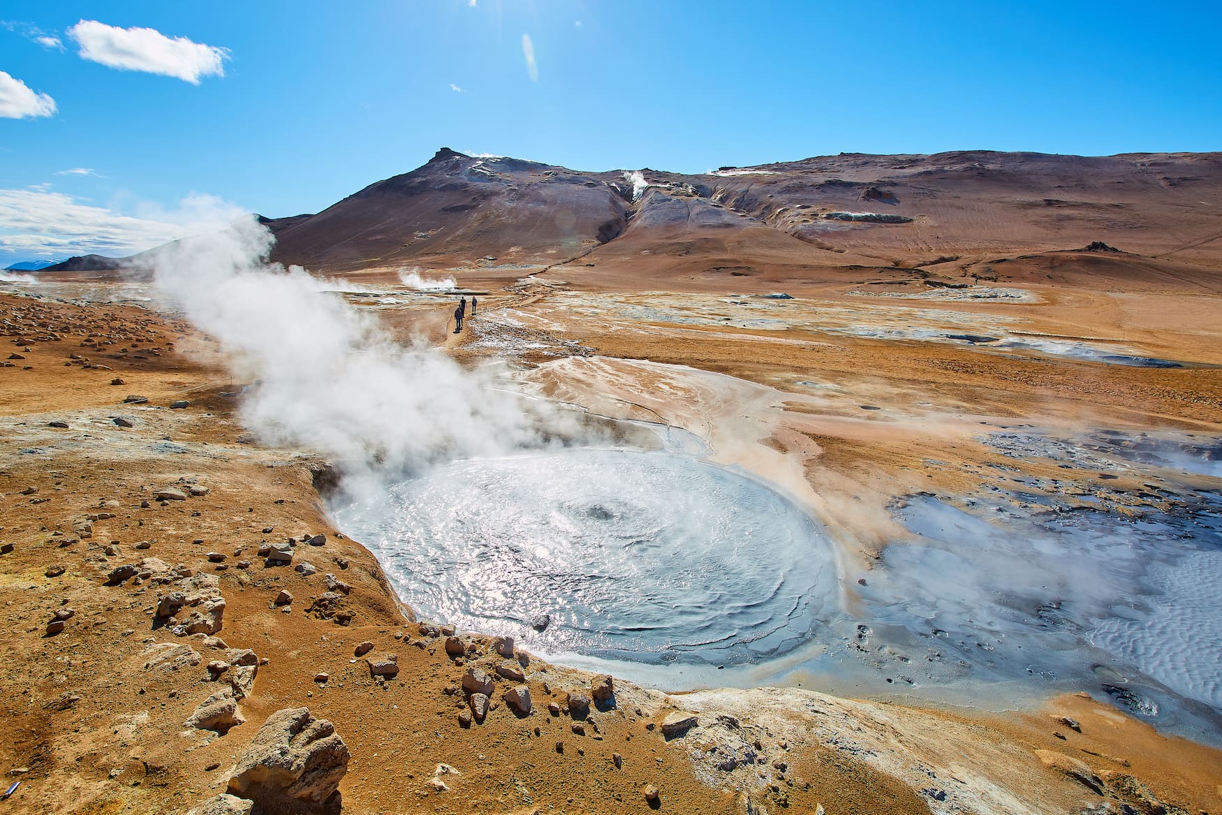 Das Geothermalgebiet Námafjall befindet sich im Nordosten Islands, an der Ostseite des Mývatn-Sees.