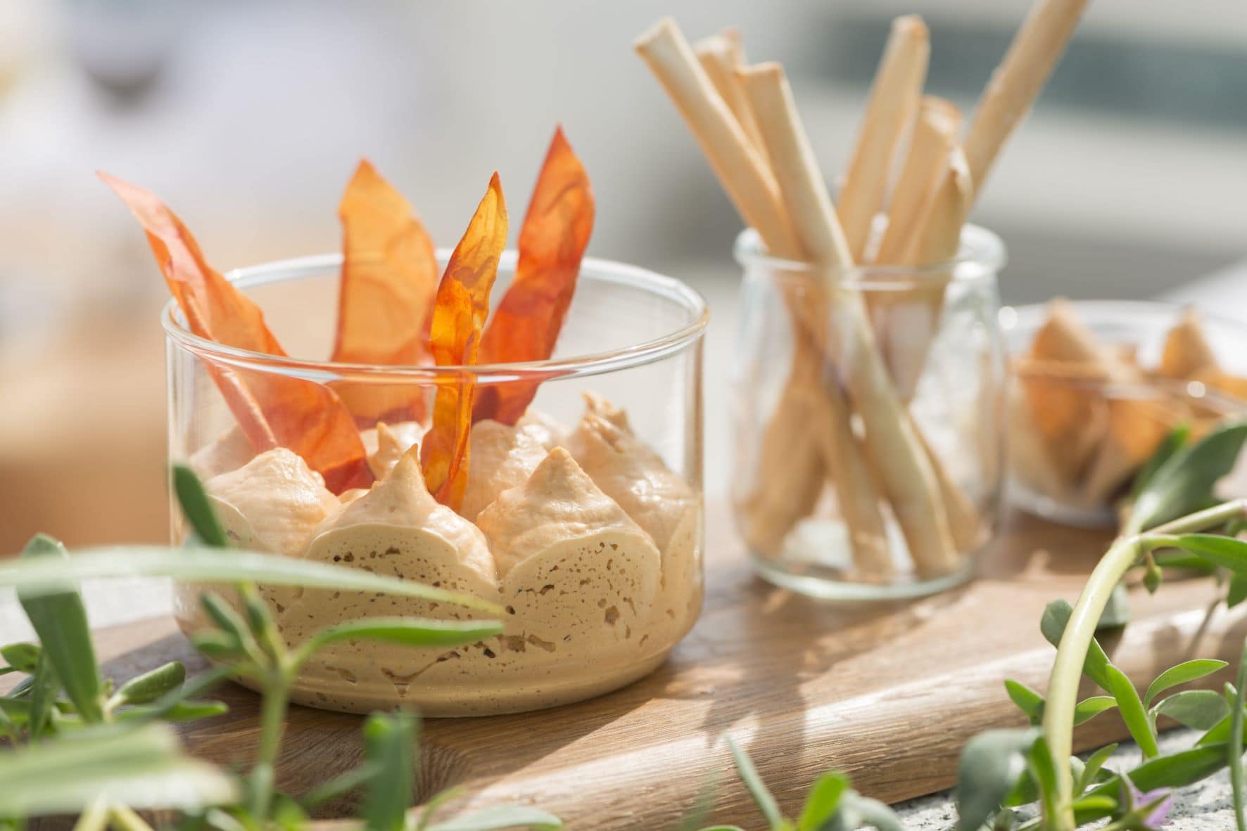 Hummus in Gläsern