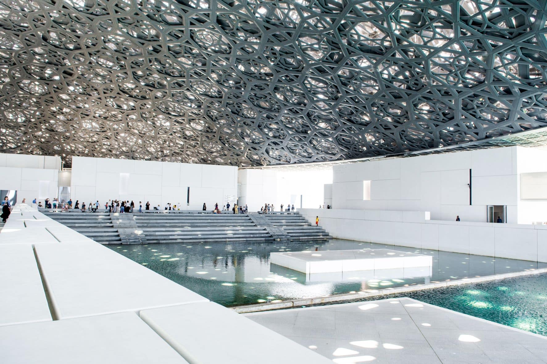 Louvre in Abu Dhabi im Innenbereich