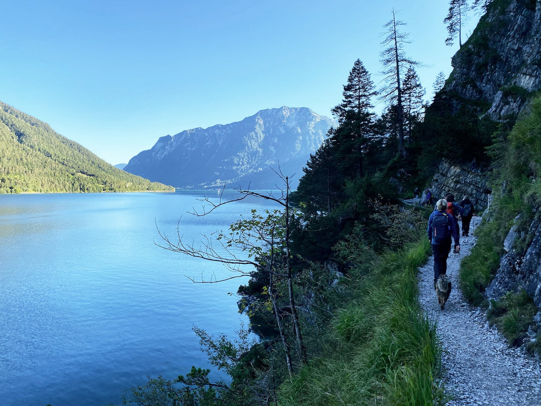 Wanderer am Achensee