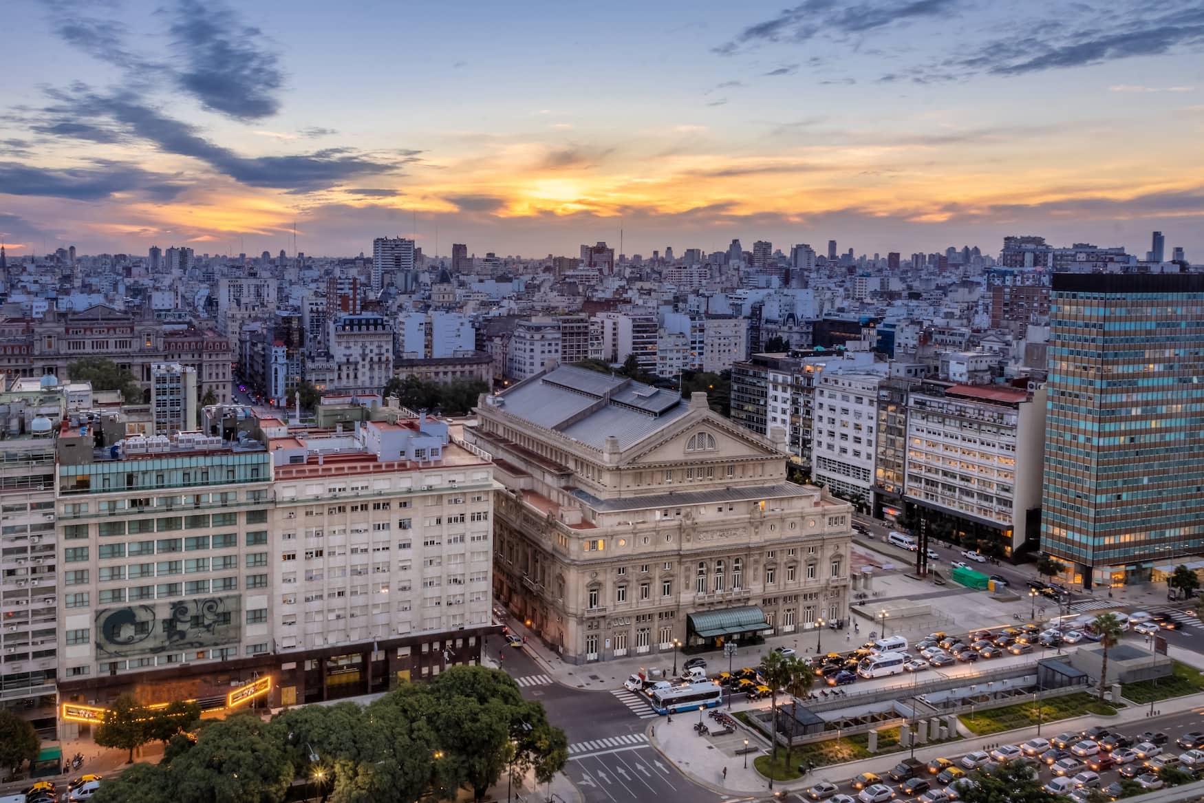 Teatro Colon in Buenos Aires bei Sonnenuntergang