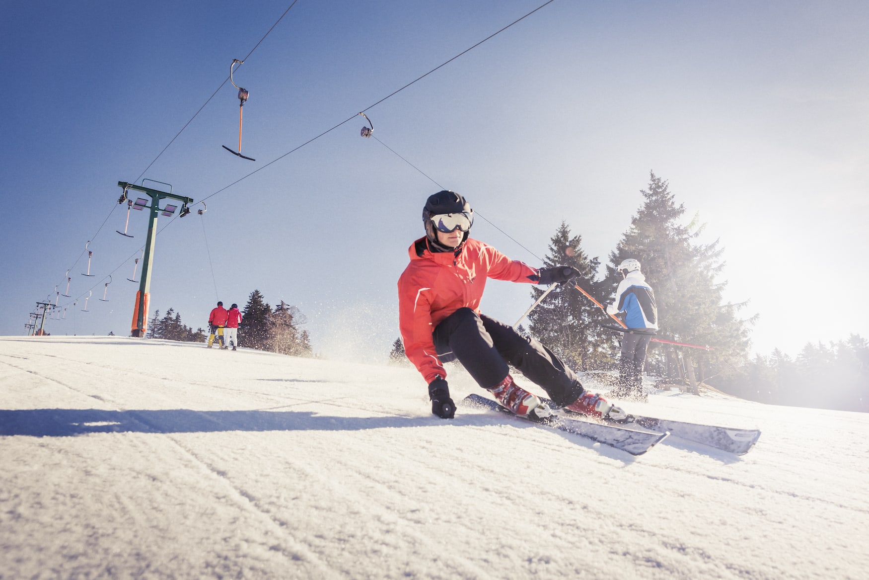 Skifahrer auf Piste in Deutschland