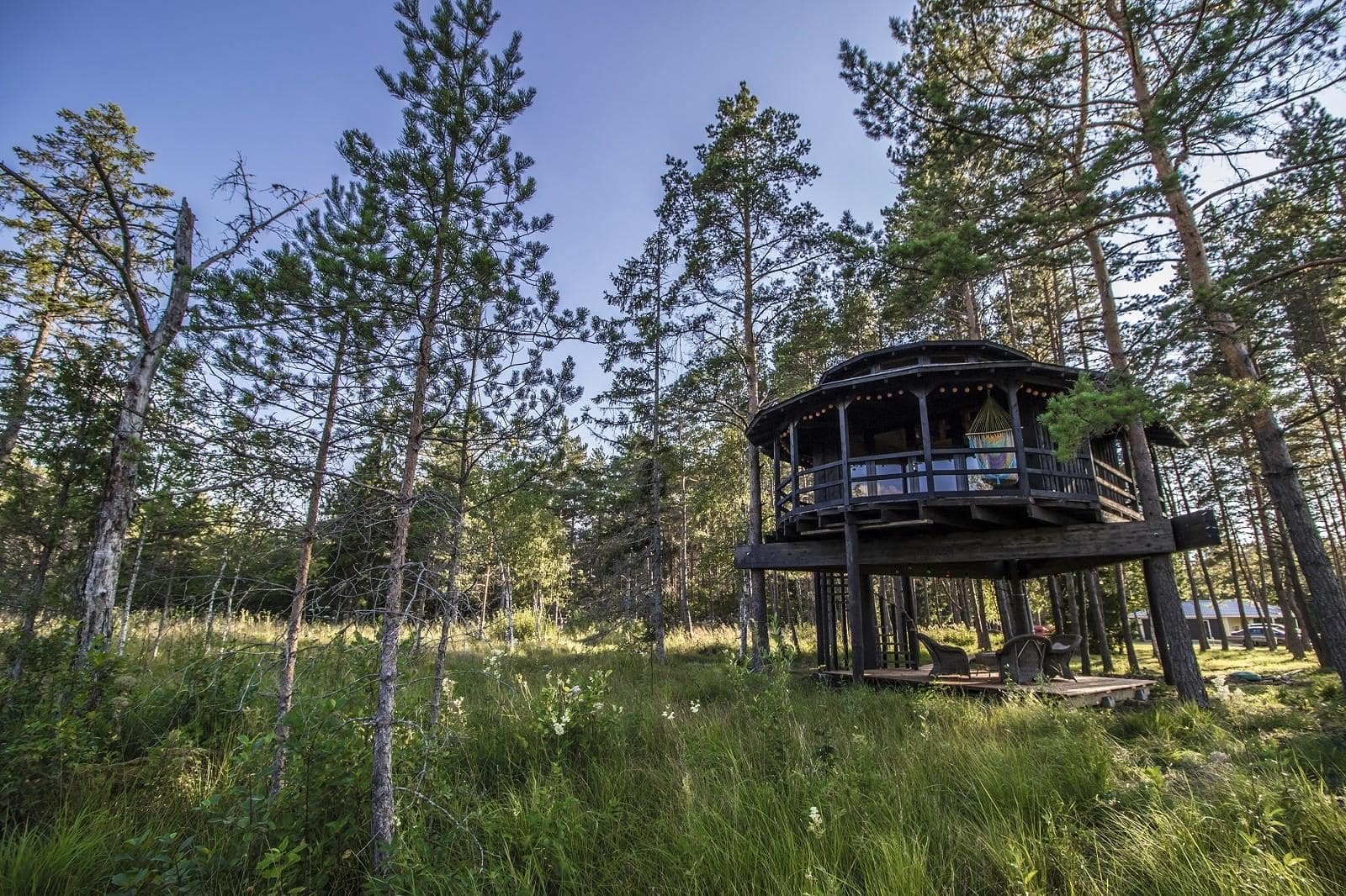 Baumhaus im Holzhaus Samblik, Estland 