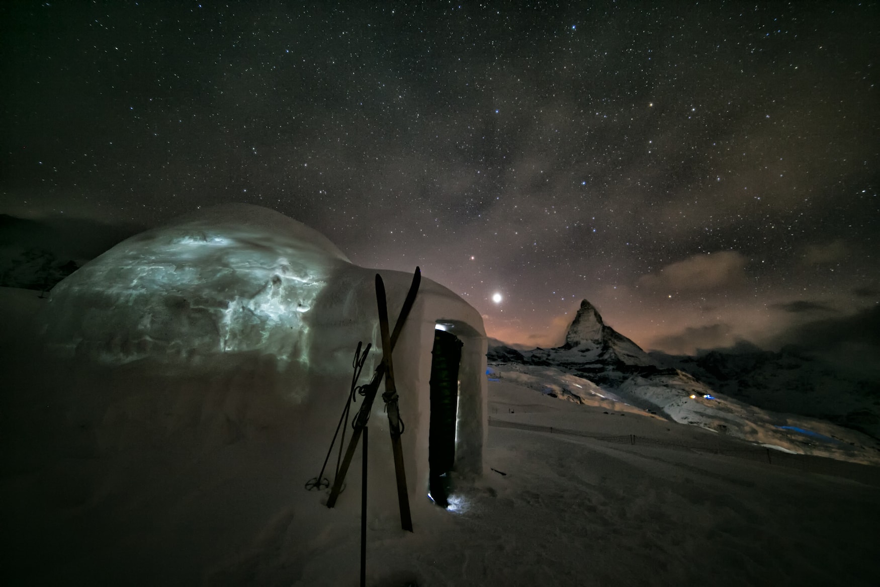 Iglu Dorf bei Nacht
