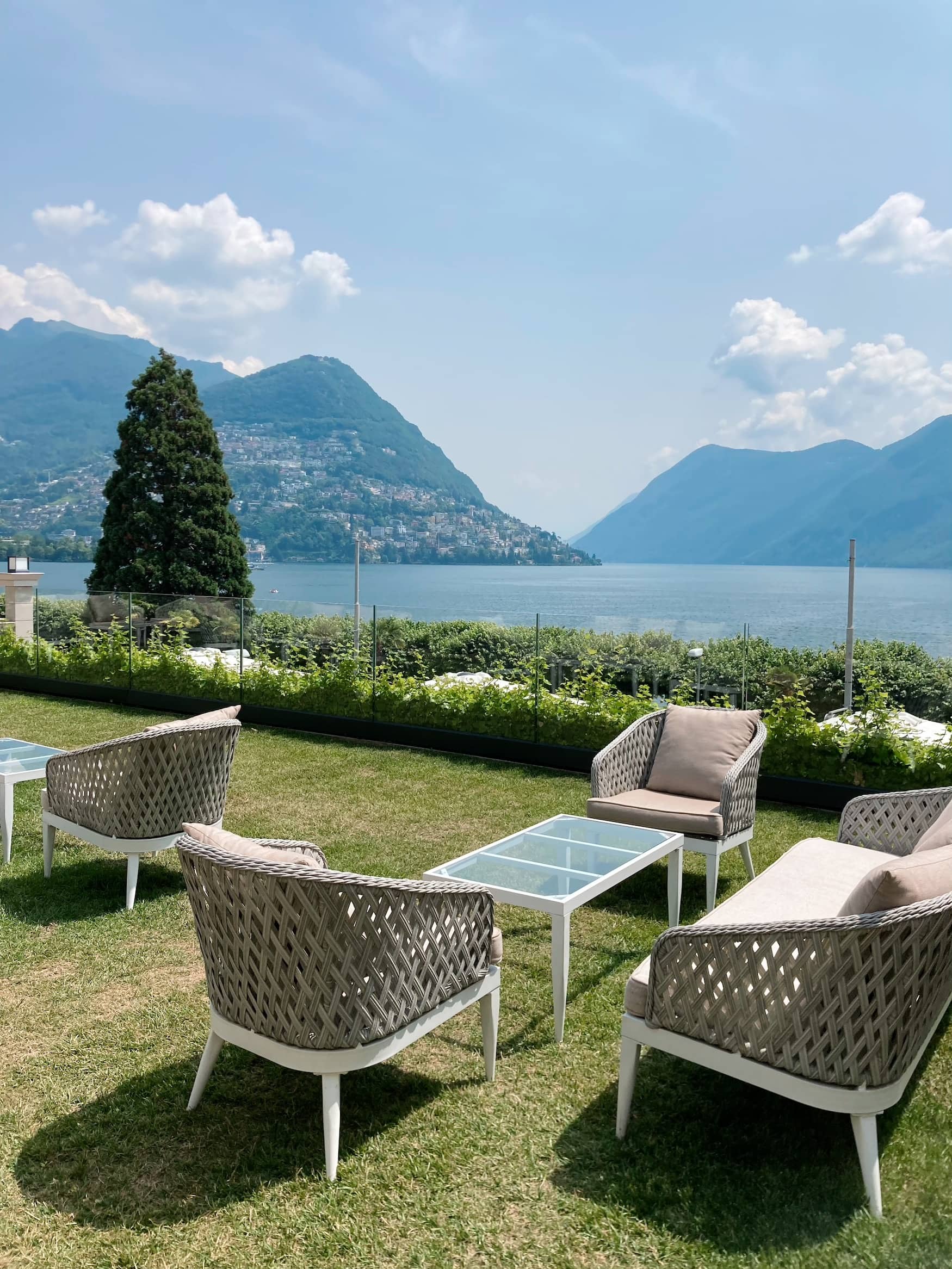 Sitzecke auf der Terrasse des Splendide Royal Hotel am Luganer See