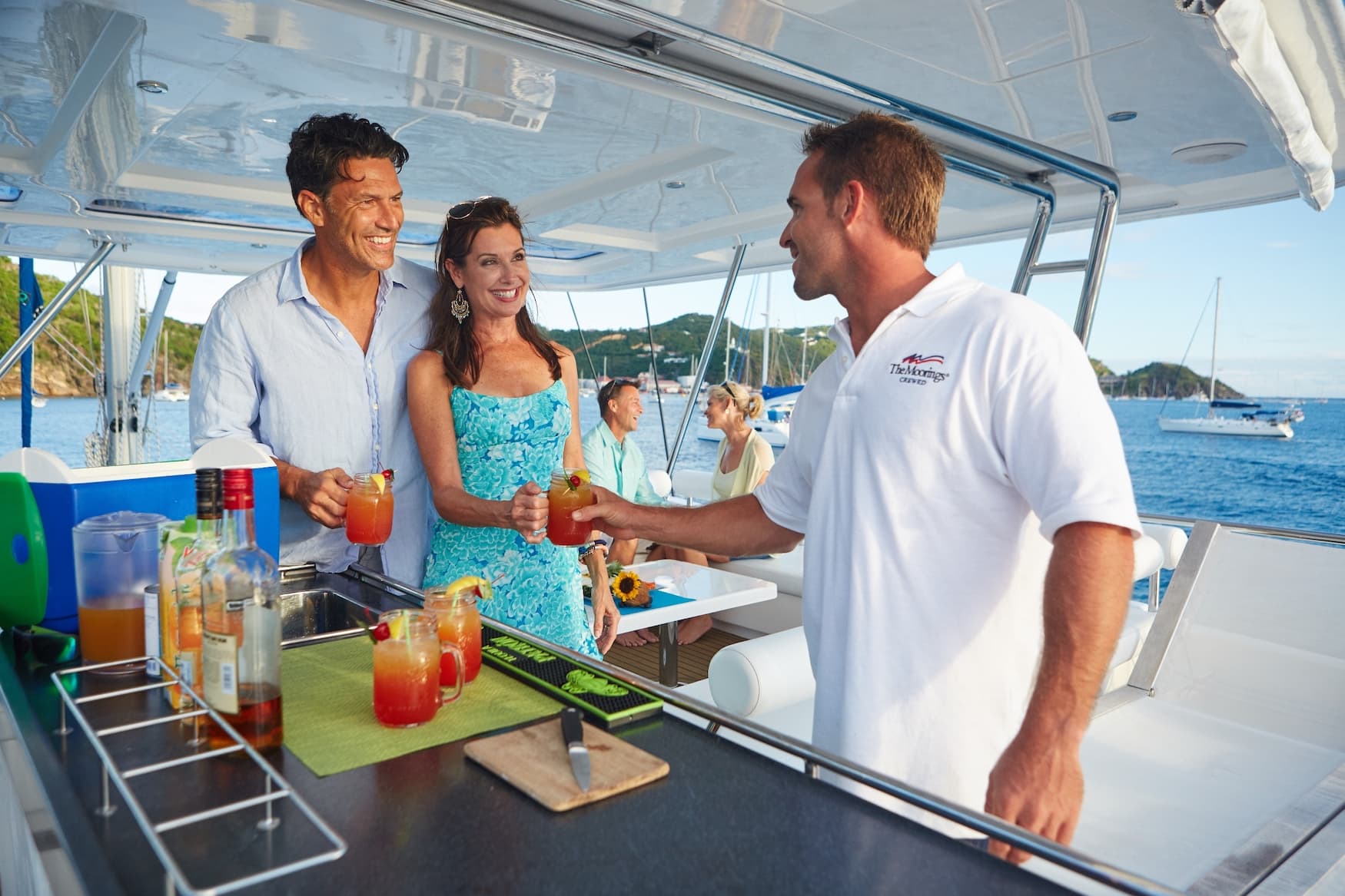 Crew auf einer Yacht von the Moorings unterwegs vor St. Martin in der Karibik