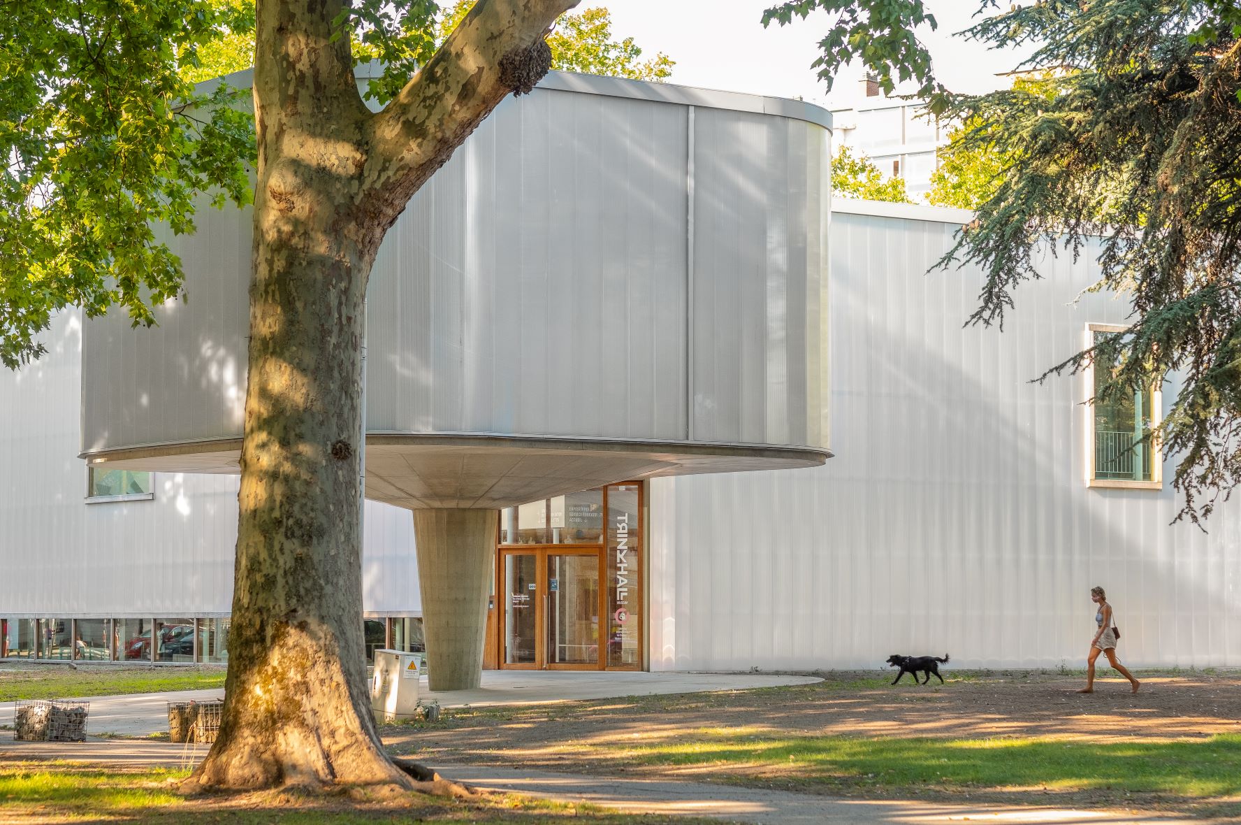 Fassade des Trinkhall Museums in Lüttich
