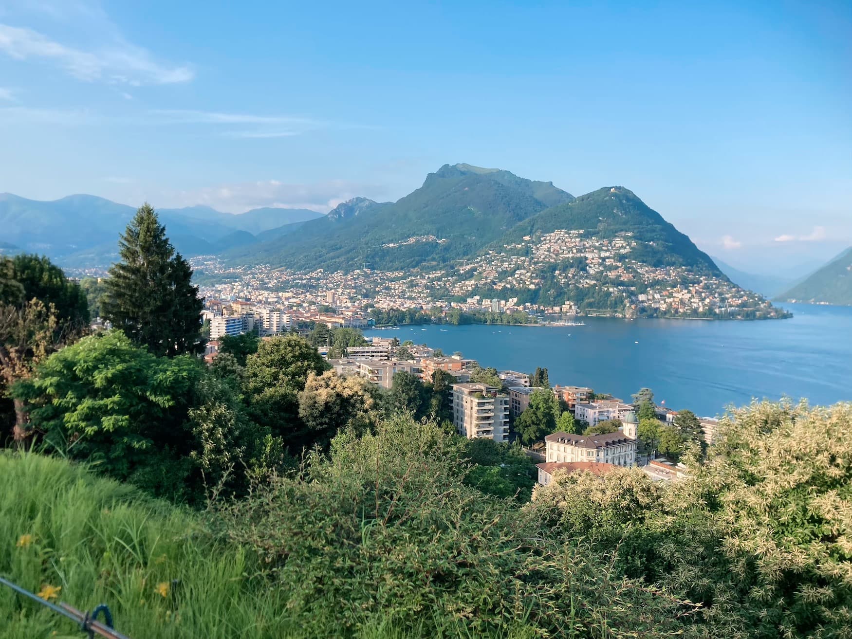 Aussicht von der Villa Principe Leopoldo auf den Luganer See