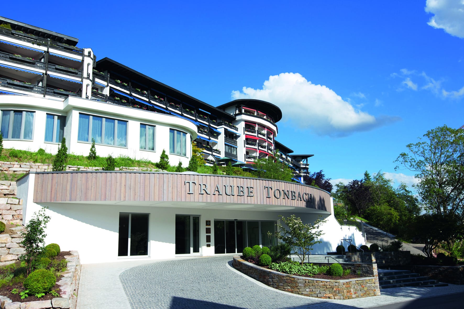 Außenansicht auf das Hotel Traube-Tonbach