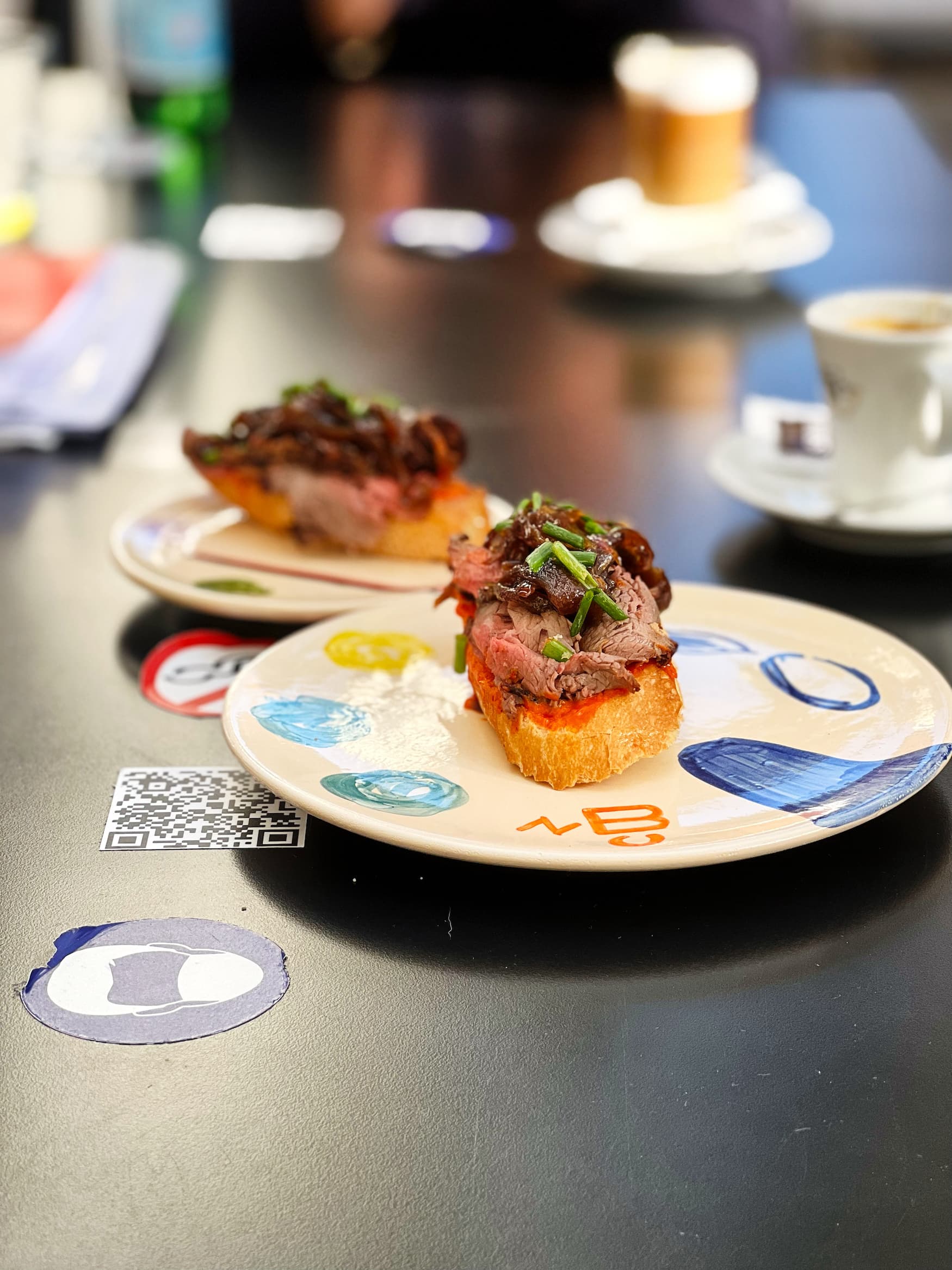 Tapas mit Rinderfilet in einer spanischen Tapasbar