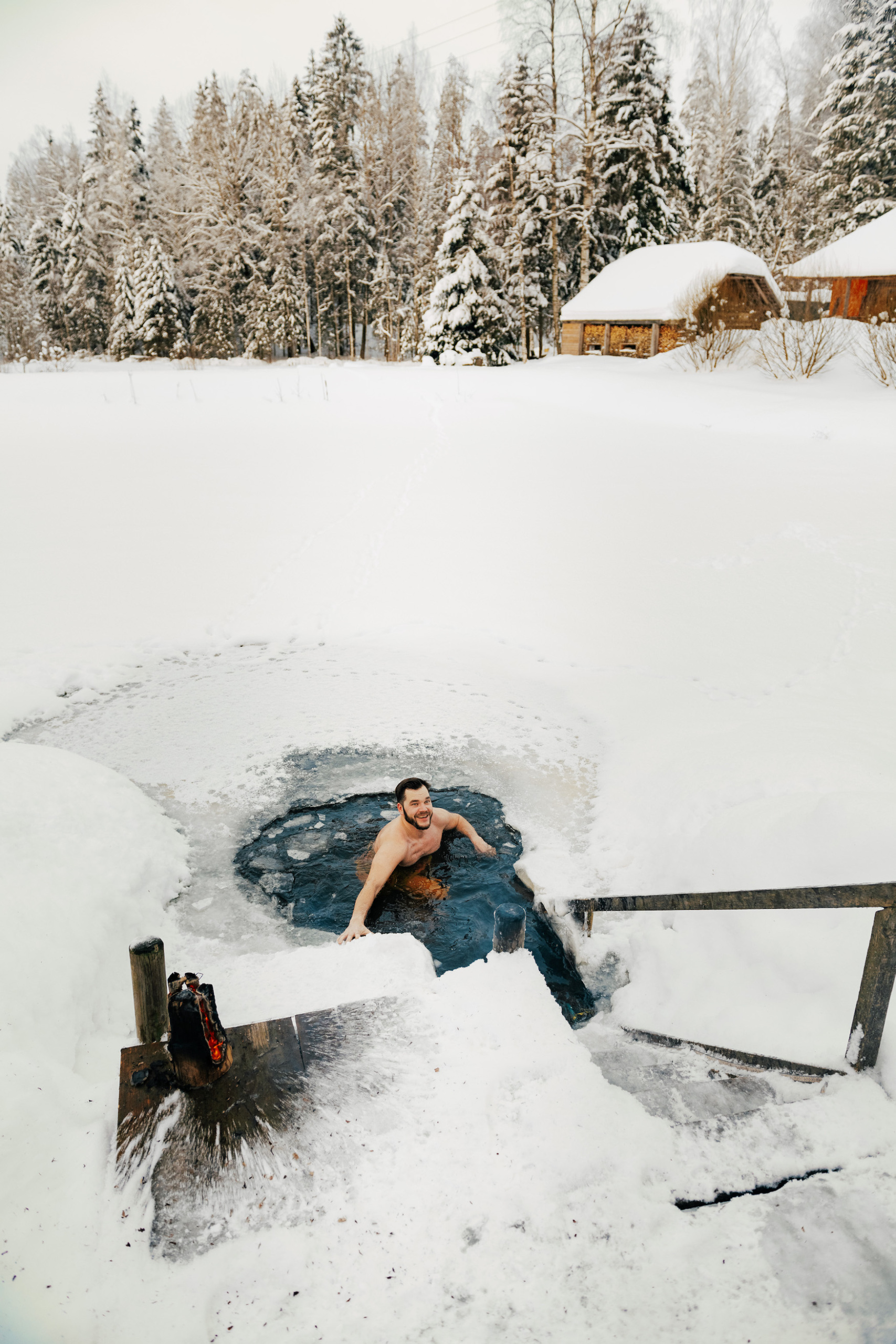 Eisschwimmen in Estland im Winter
