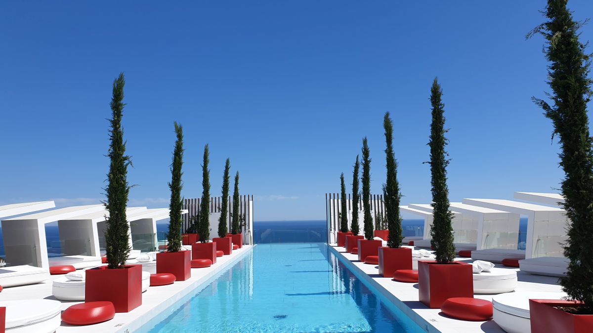 Dachpool im Higueron Hotel in Malaga