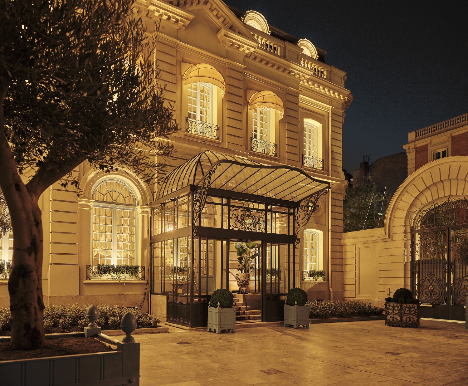 Eingang des Hotels Santo Mauro Madrid 
