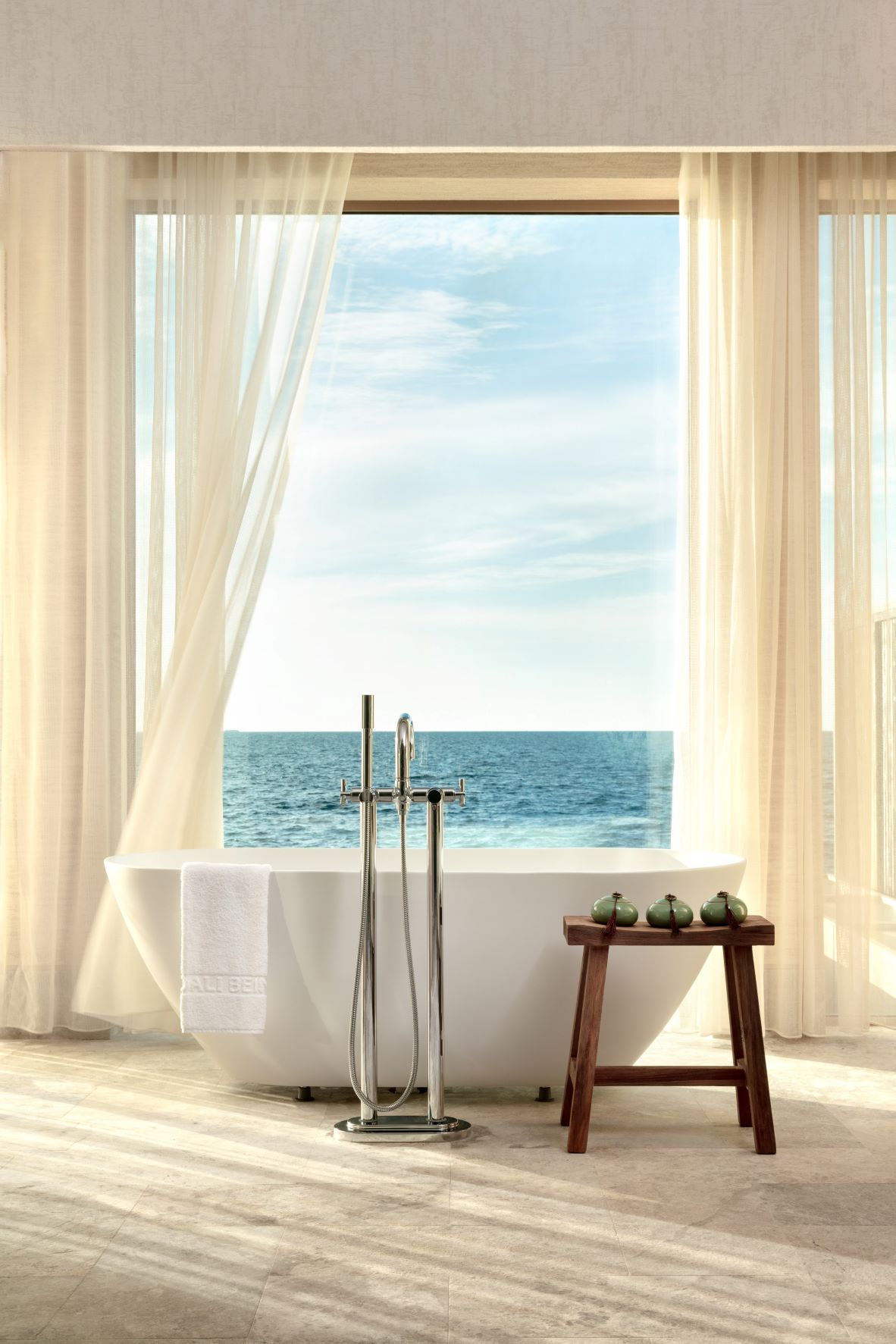 Badewanne in Pool-Villa im Joali Being auf den Malediven 