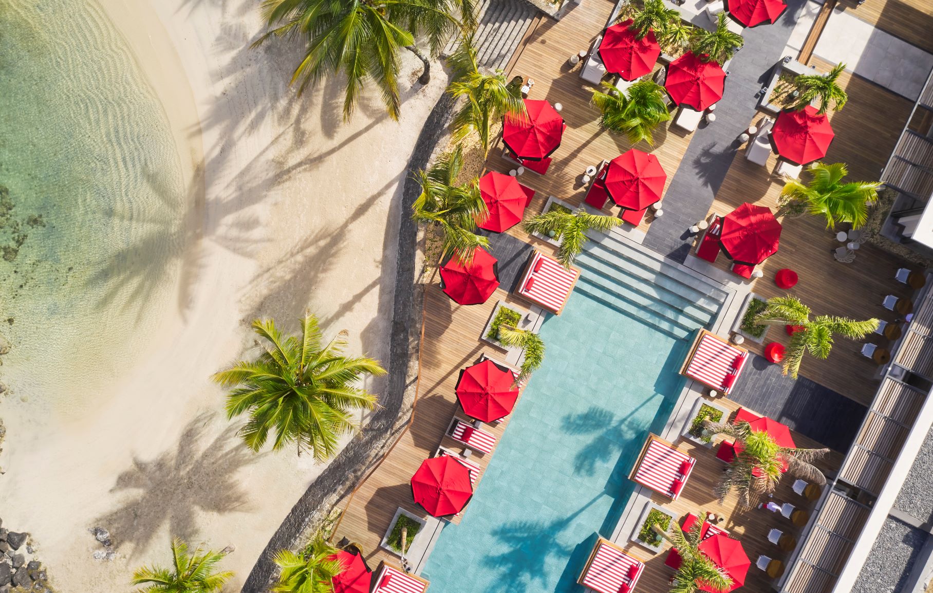 Vogelperspektive auf Beach Club im LUX Grand Baie 