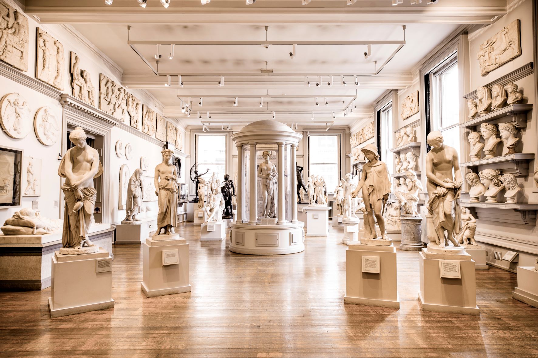 Skulpturen in der Walker Art Gallery in Liverpool 