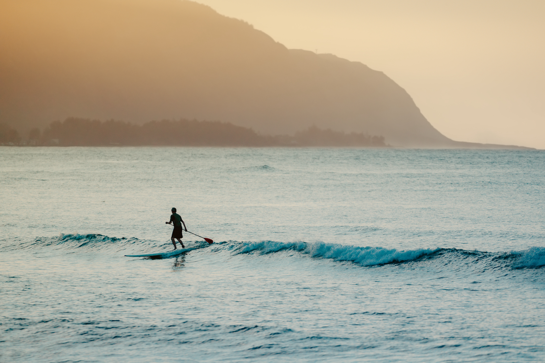 Stand Up Paddling vor der Küste Hawaiis