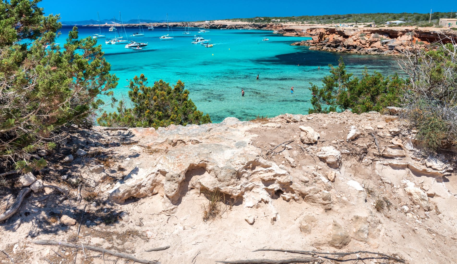 Badende in der Cala-Saona-Bucht auf Formentera