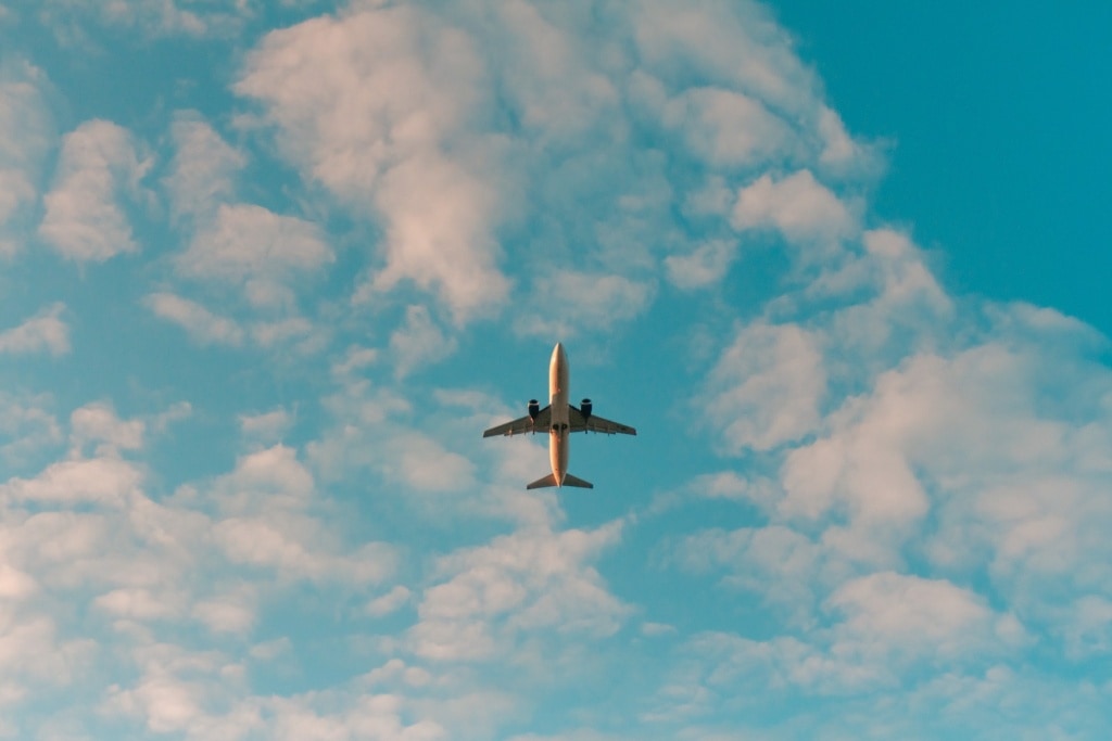 Flugangst Erfahrungen_Flugzeug am Himmel