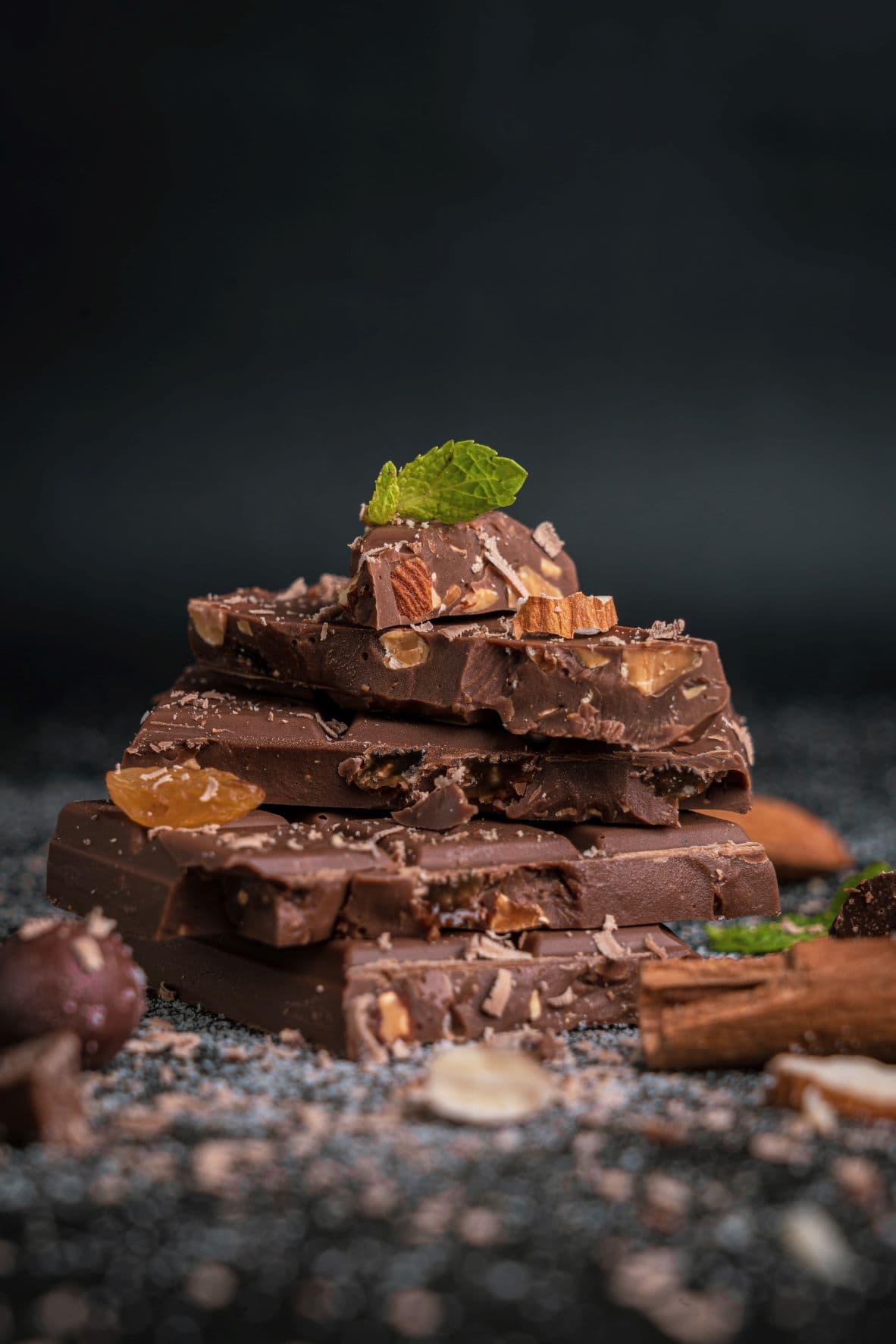 Schokoladen-Stücke übereinander liegend