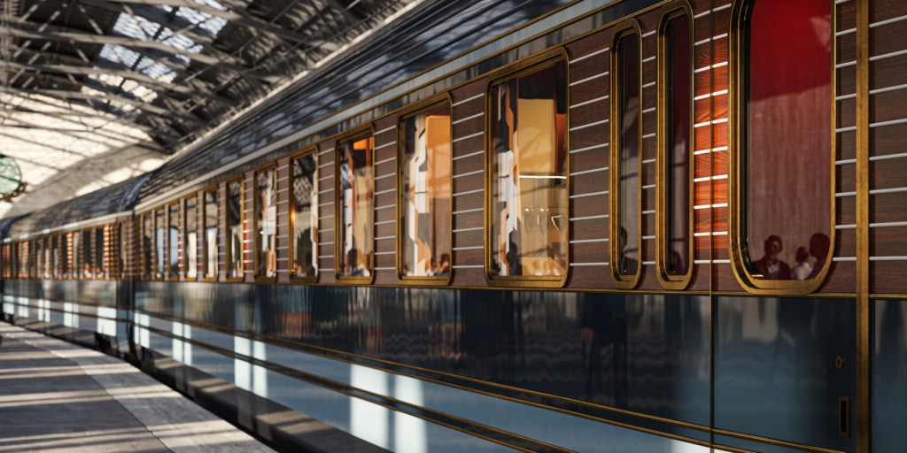 Zugfassade Orient Express La Dolce Vita in Bahnhof