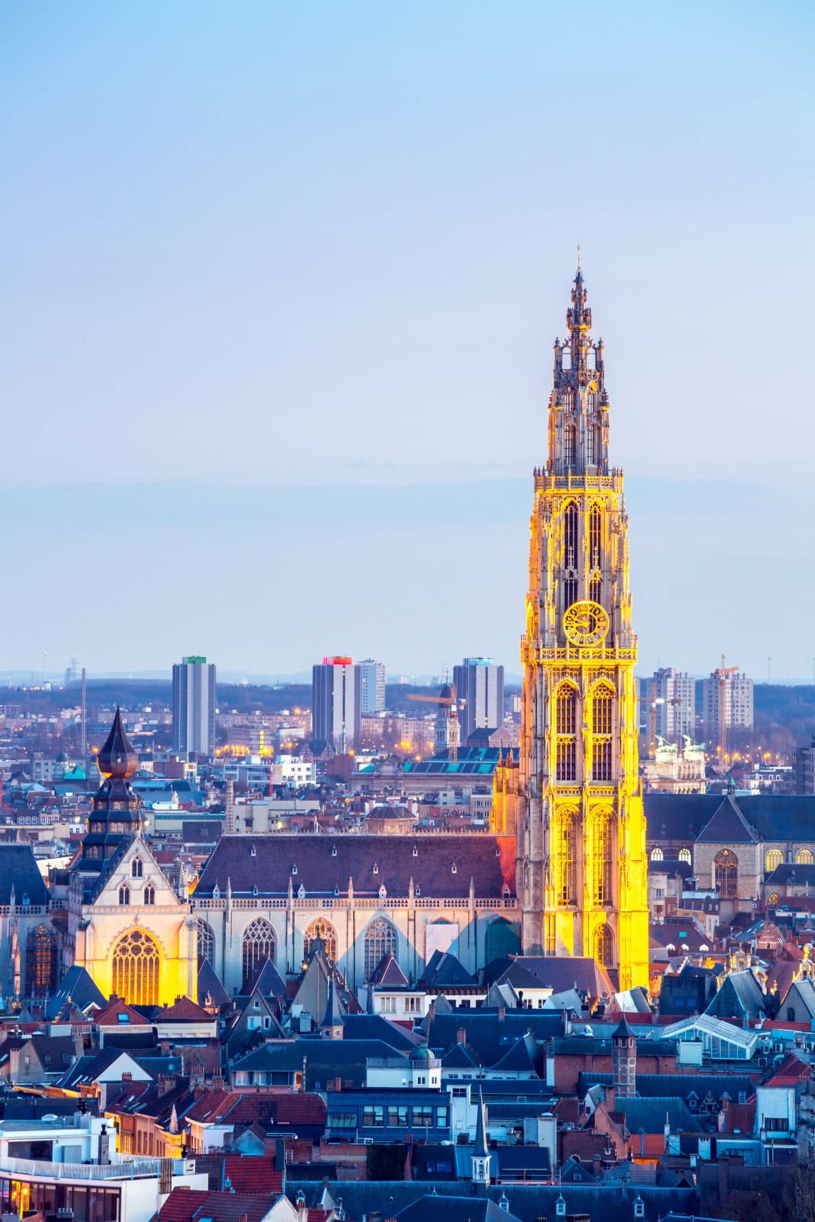 Liebfrauenkathedrale und Stadtpanorama in Antwerpen