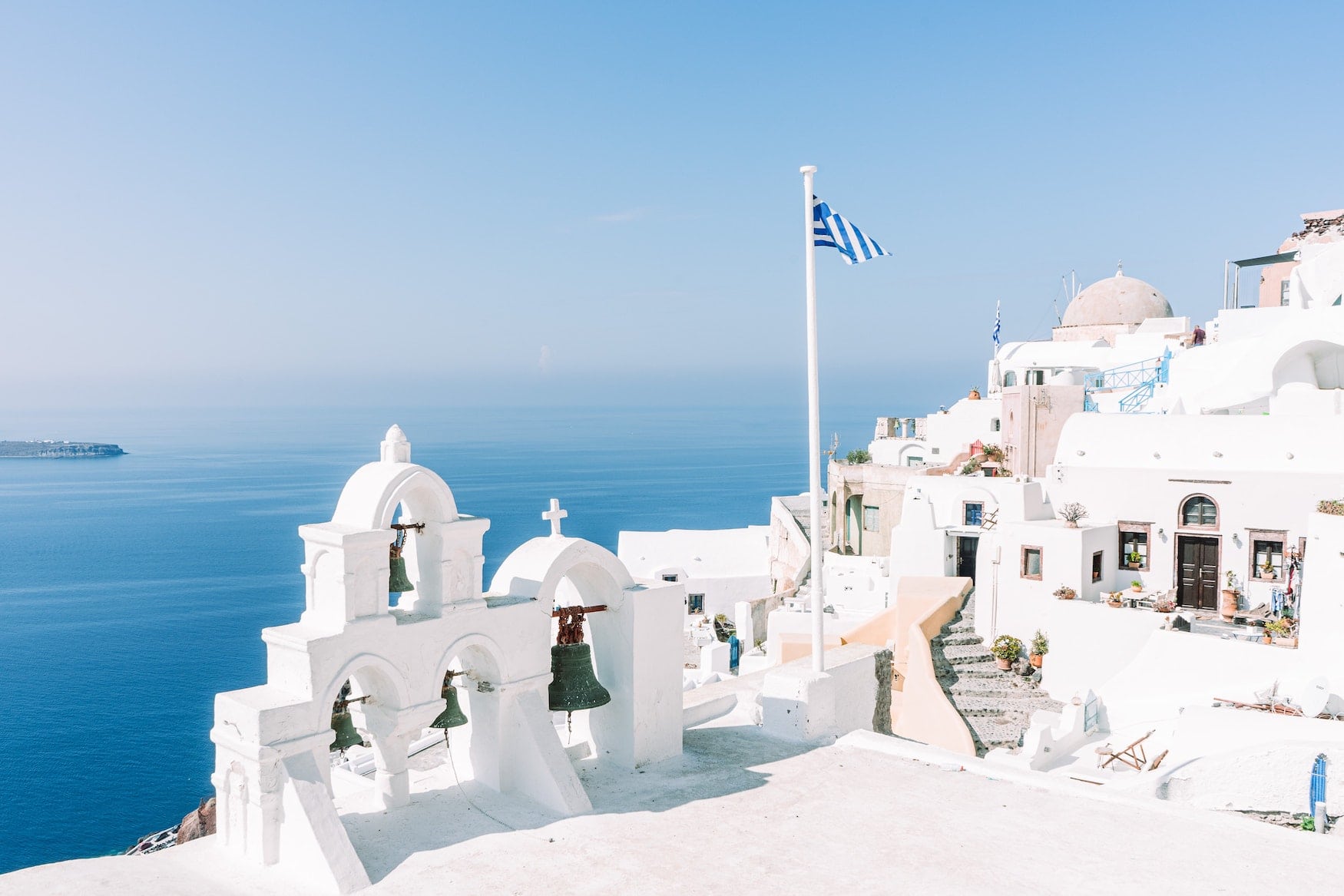 Bei einem Urlaub auf Santorin solltet ihr unbedingt nach Oia reisen