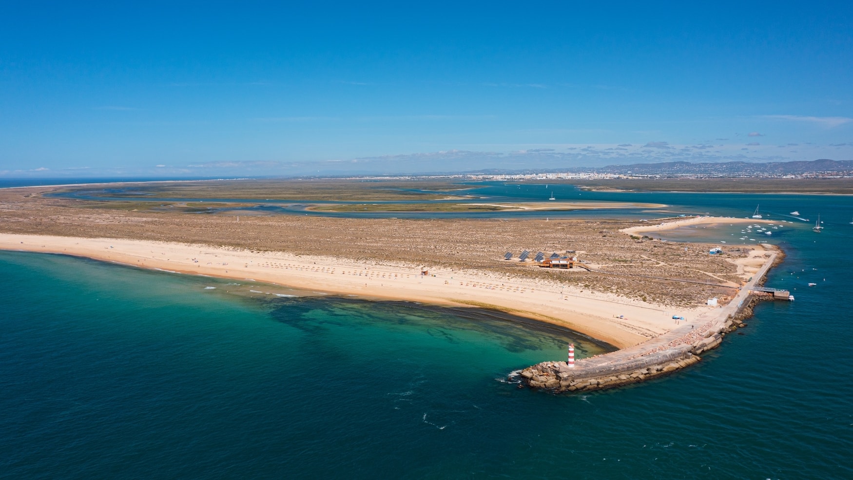 Leuchtturm auf der Barreta Insel in Portugal