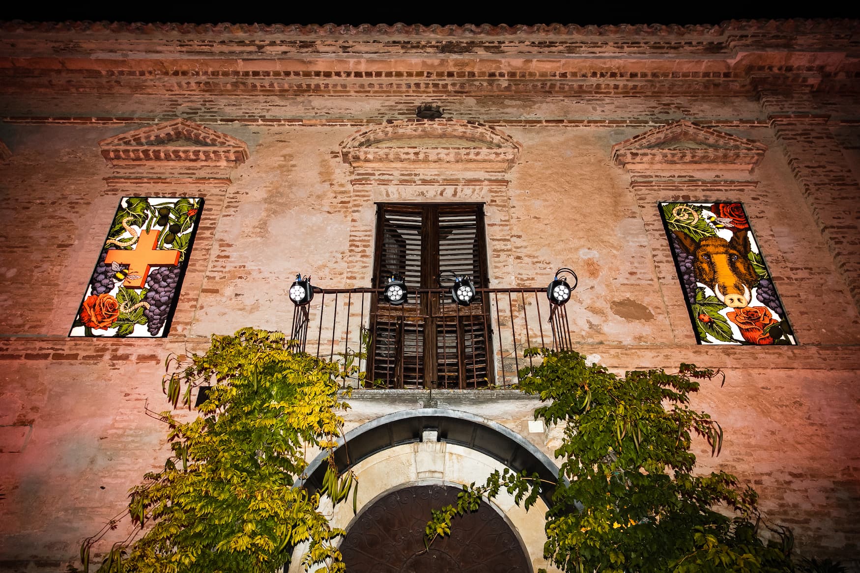 Kunstinstallation am Castello di Semivicoli, Kunst auf Reisen bestaunen in Italien
