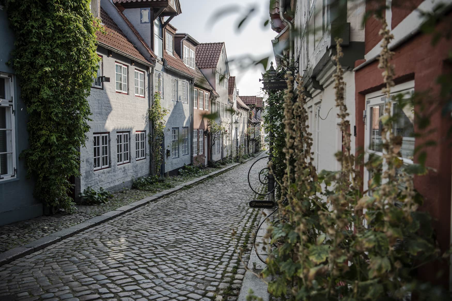 Gasse in Flensburg, einer Studentenstadt in Schleswig-Holstein