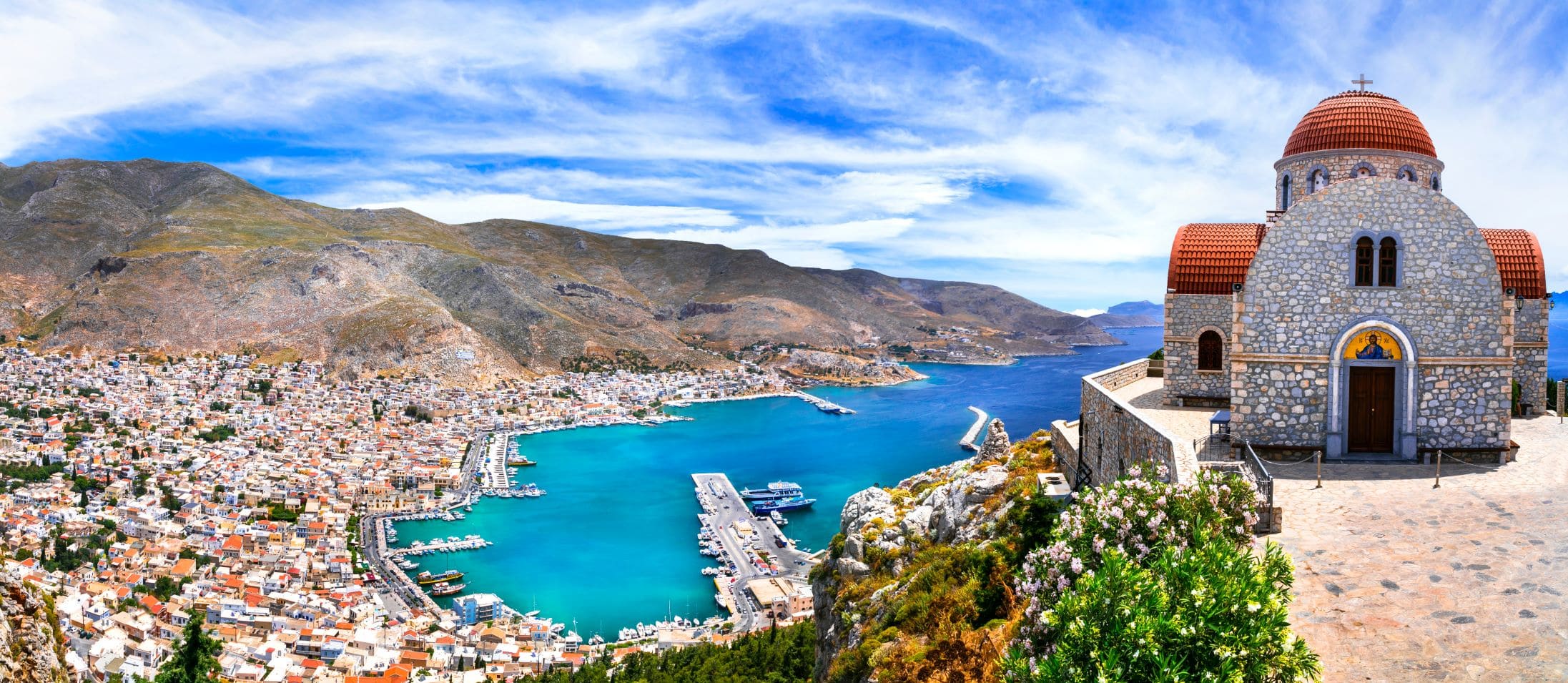 Insel Kalymnos: Blick von Kapelle auf Stadt und Bucht 