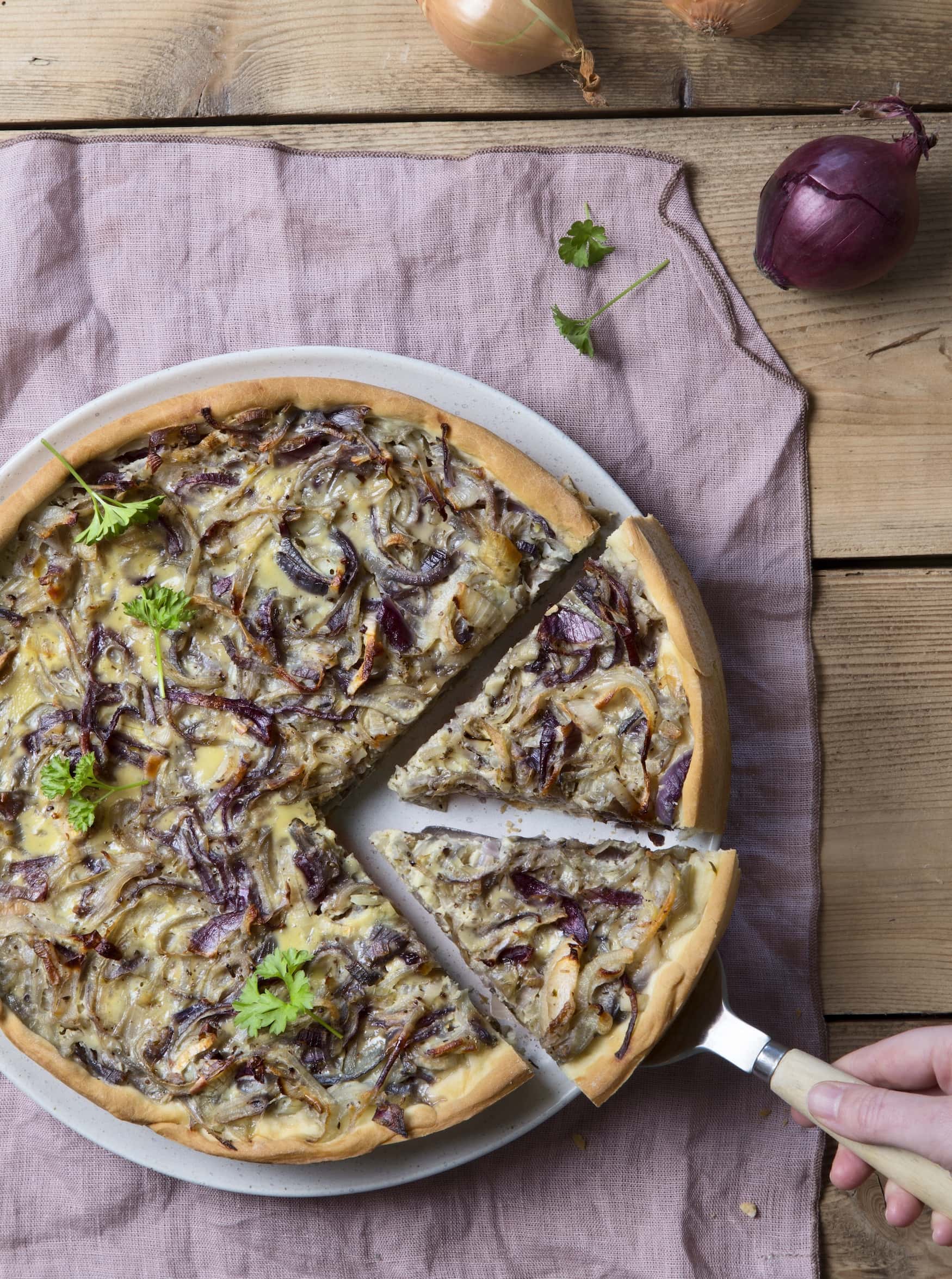 Vegetarischer Zwiebelkuchen aus dem Kochbuch Vegetarische Heimatküche