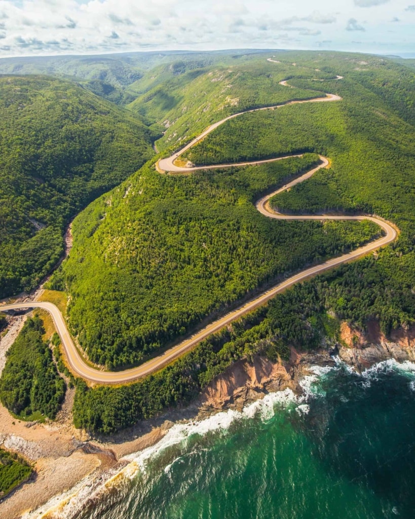 Cabot Trail schlängelt sich entlang der Küste Nova Scotias